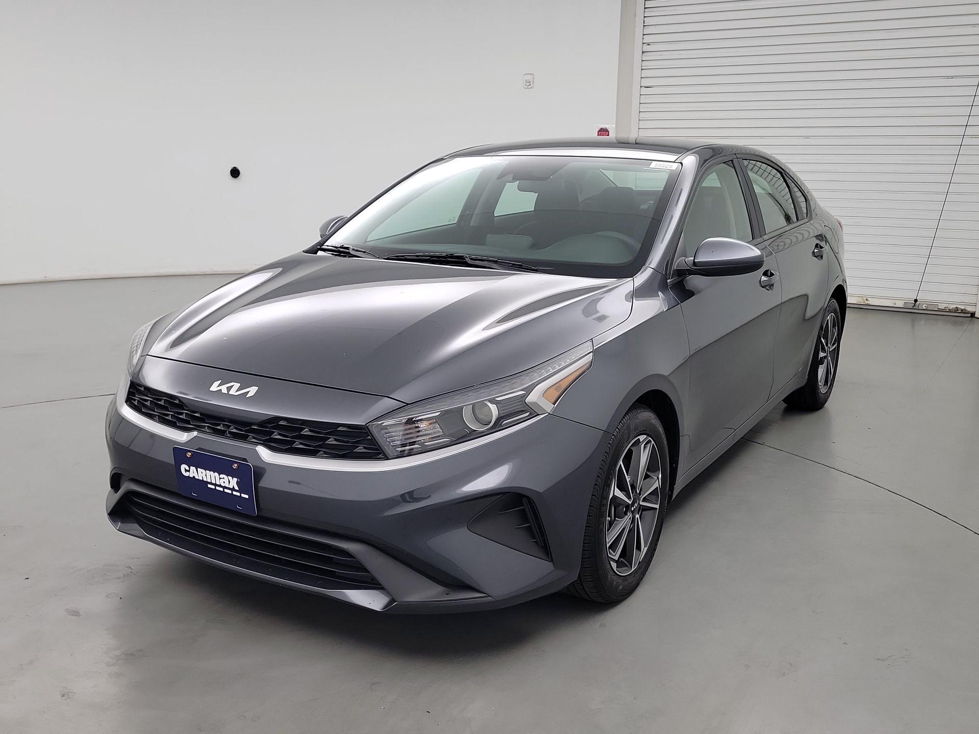 Thumbnail: 2022 Kia Forte - 3