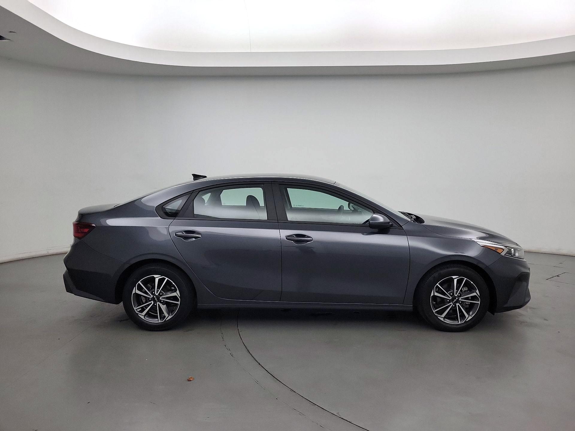 Thumbnail: 2022 Kia Forte - 4