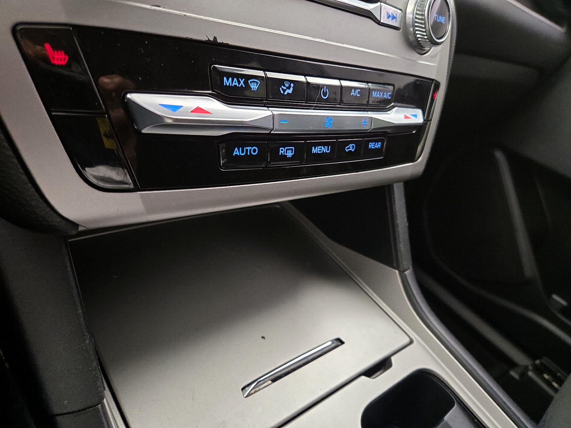 Thumbnail: 2021 Ford Explorer - 16