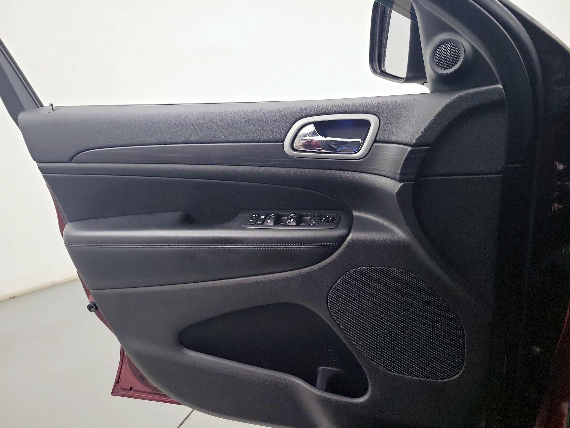 Thumbnail: 2020 Jeep Grand Cherokee - 10