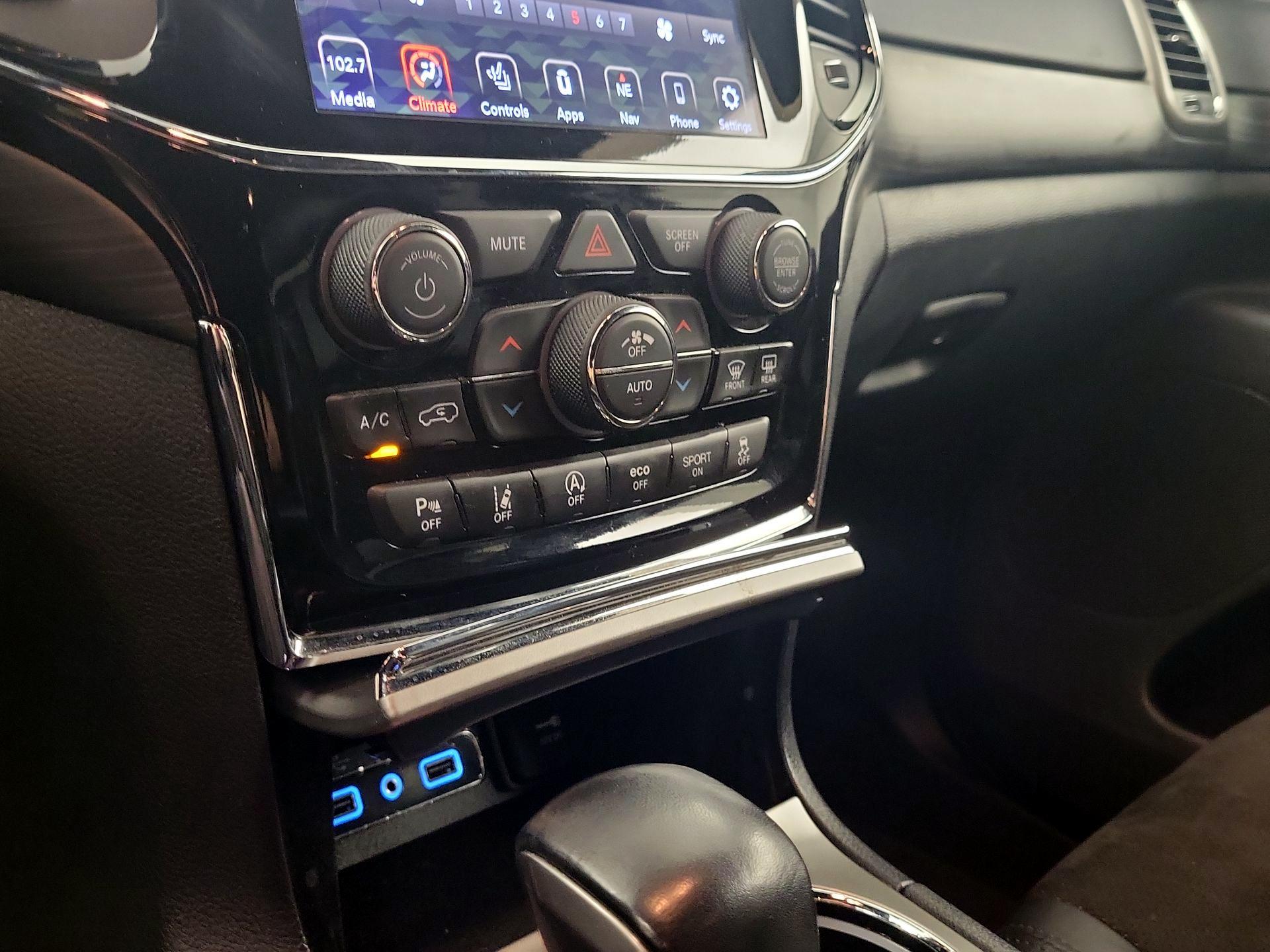 Thumbnail: 2020 Jeep Grand Cherokee - 15