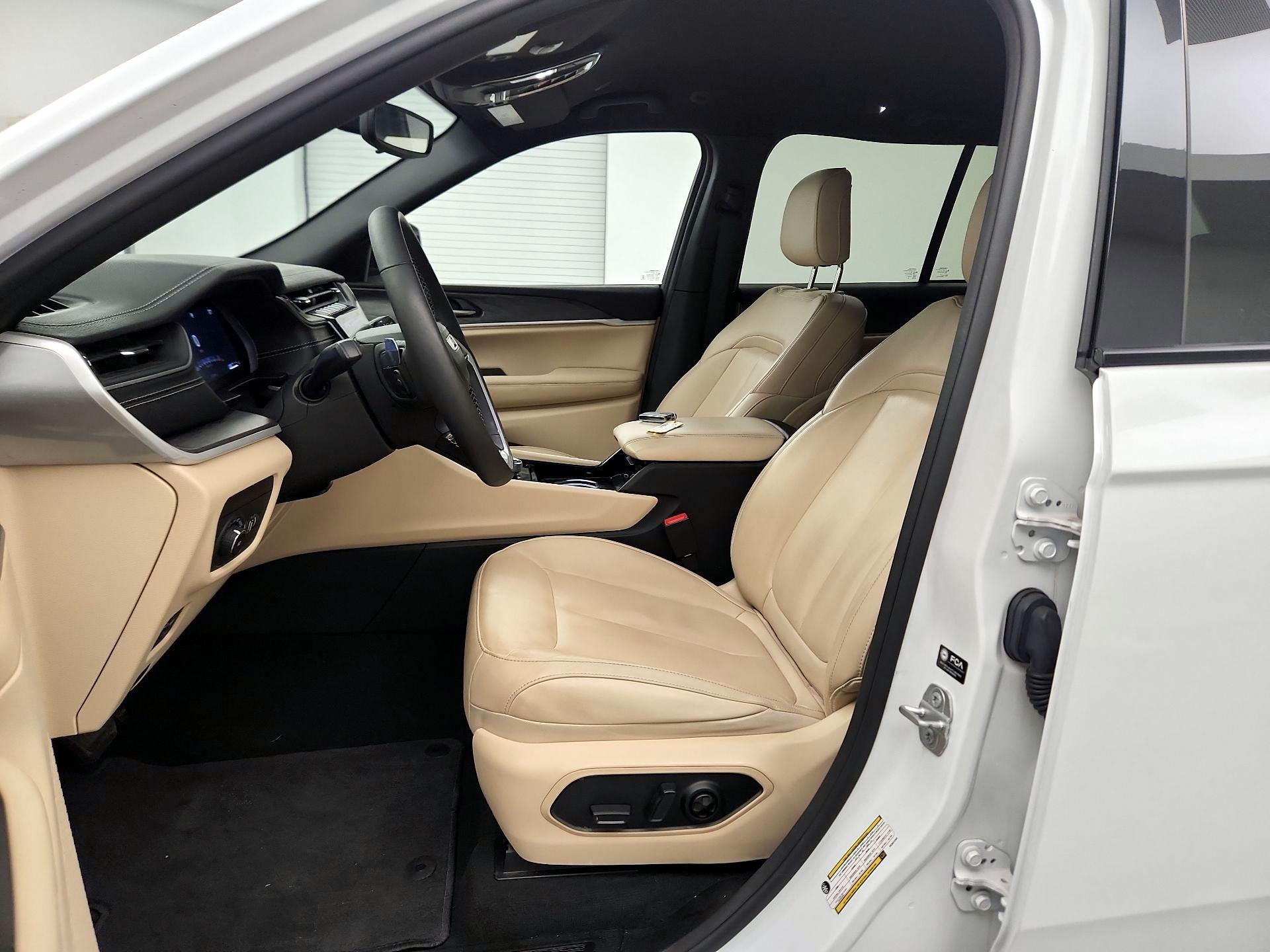 Thumbnail: 2023 Jeep Grand Cherokee - 9