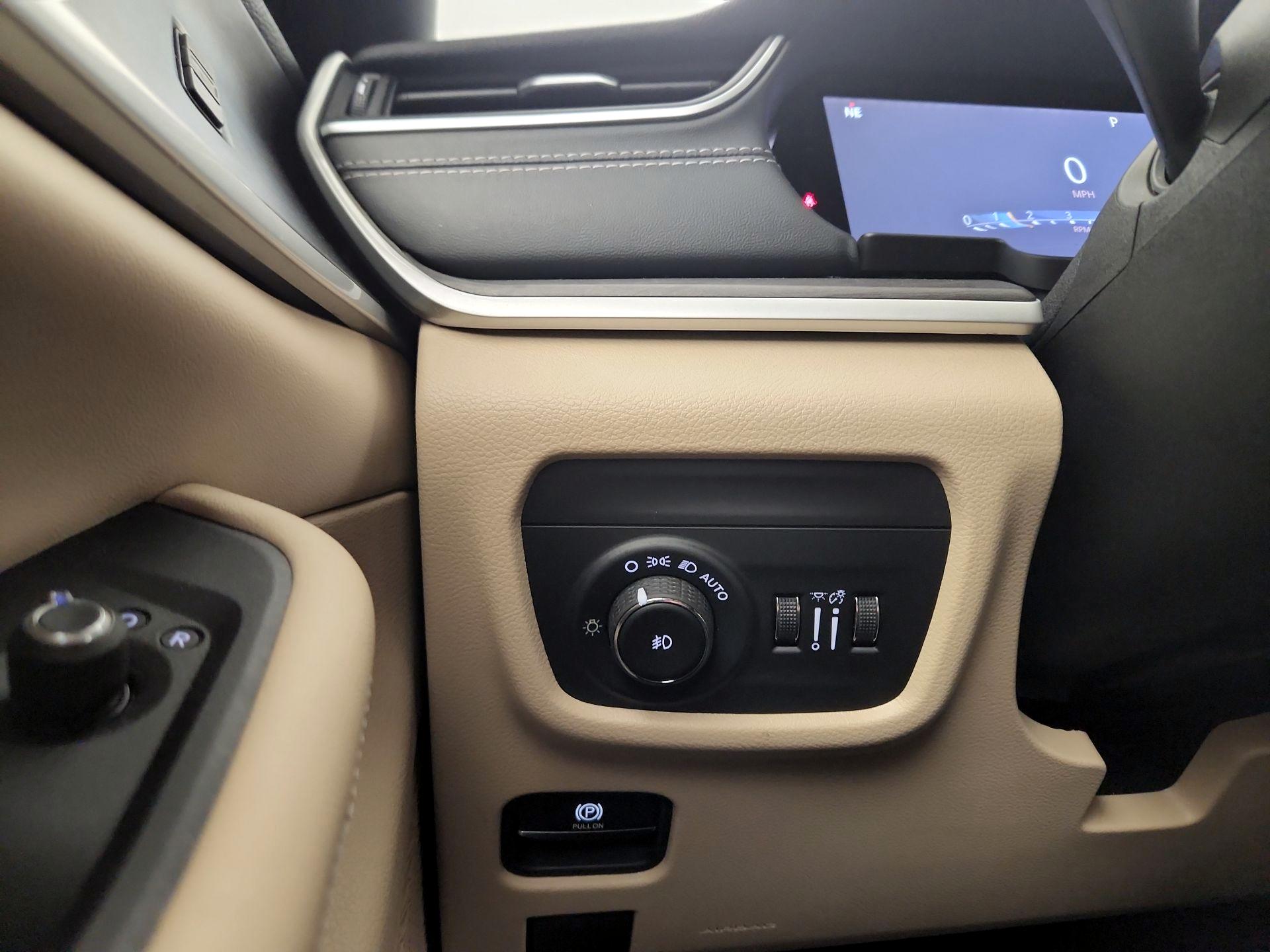 Thumbnail: 2023 Jeep Grand Cherokee - 11