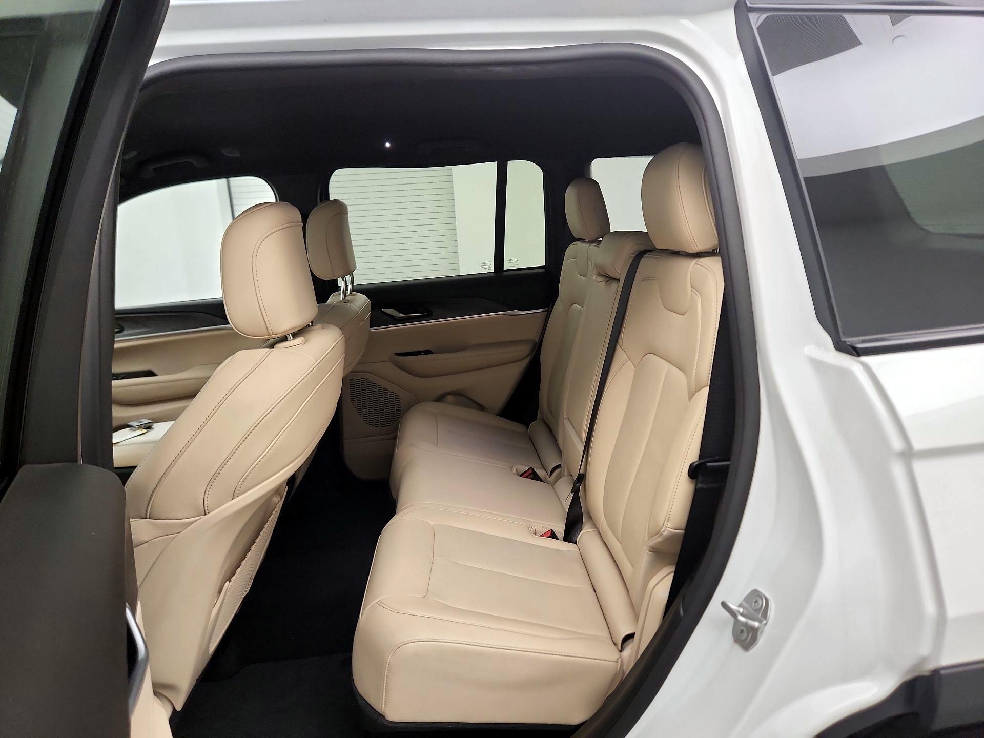 Thumbnail: 2023 Jeep Grand Cherokee - 18