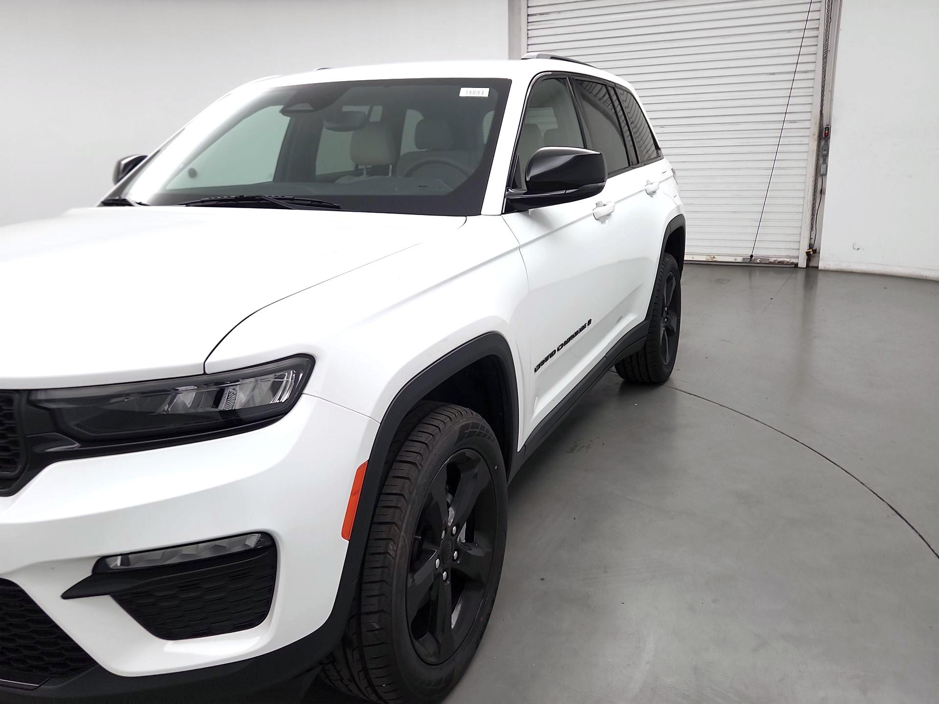 Thumbnail: 2023 Jeep Grand Cherokee - 3
