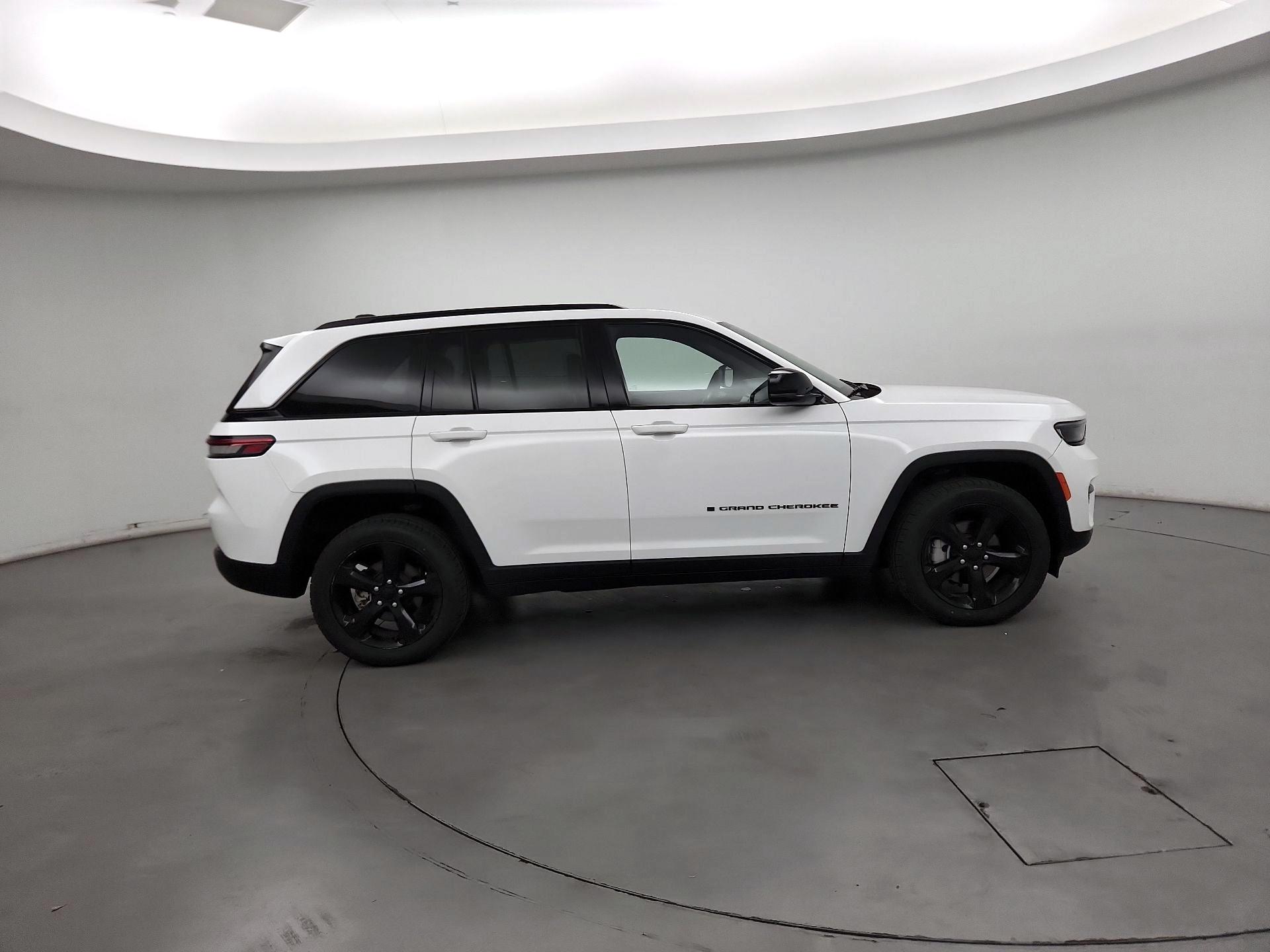 Thumbnail: 2023 Jeep Grand Cherokee - 4