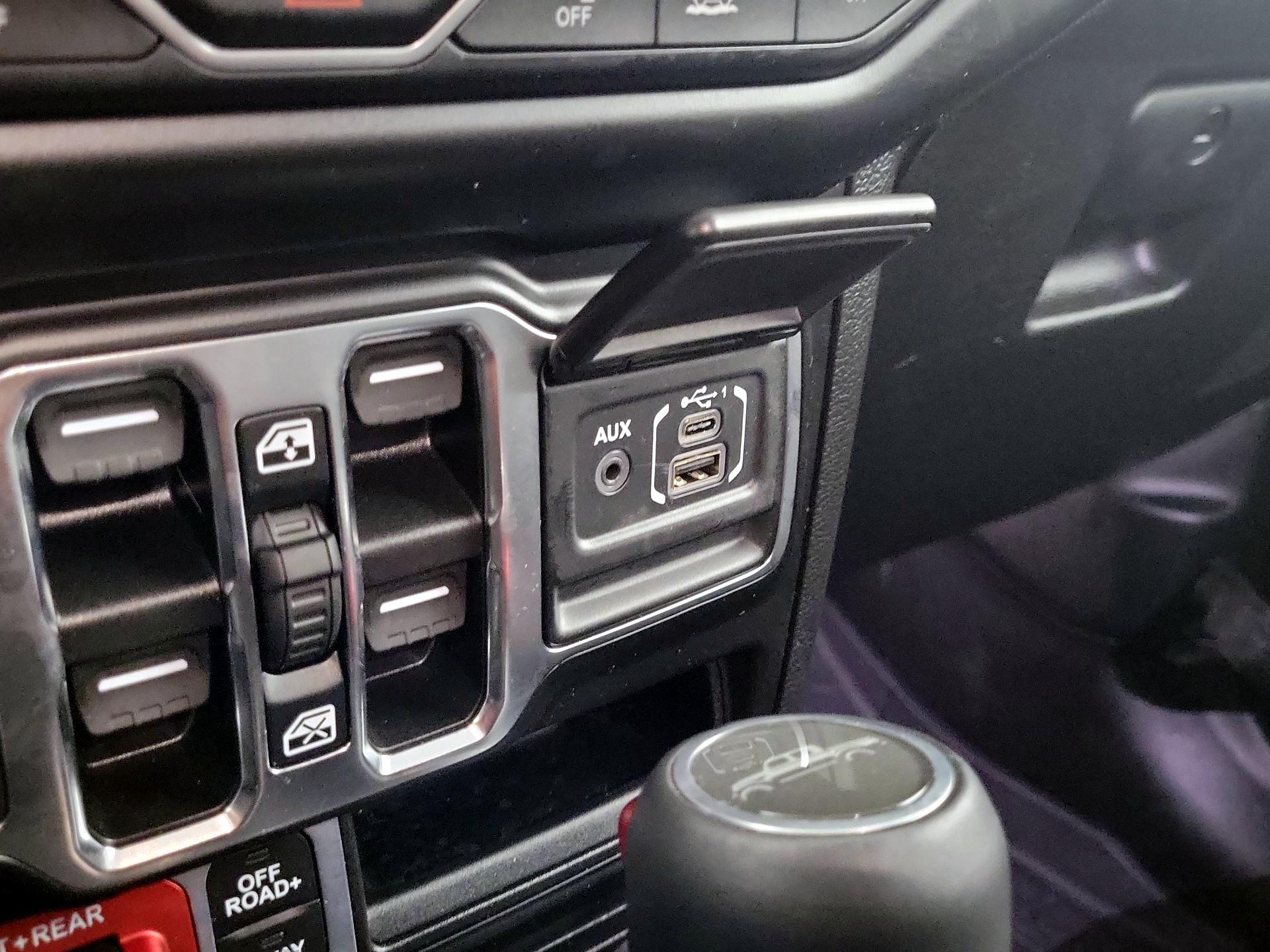 Thumbnail: 2021 Jeep Gladiator - 17