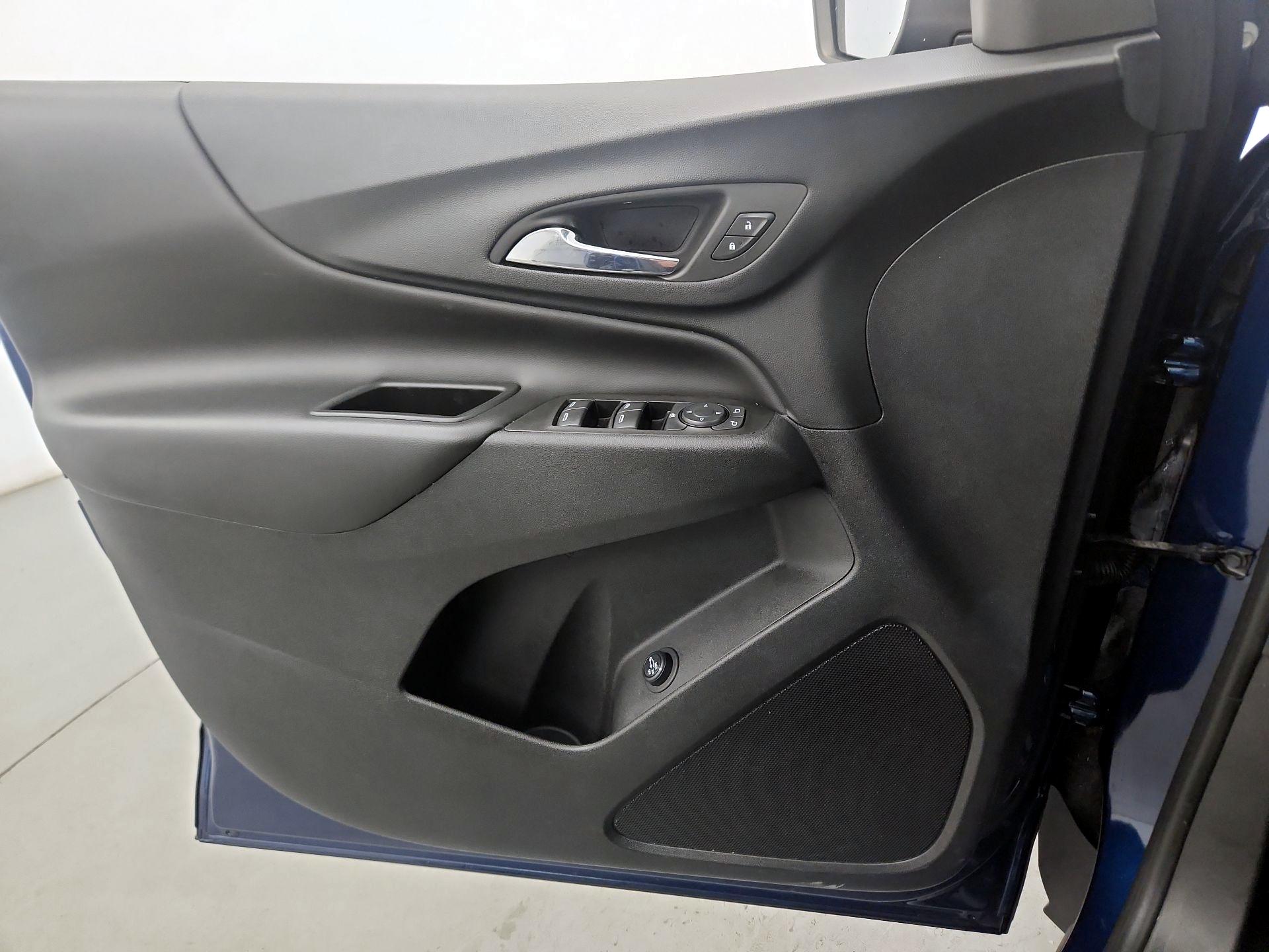 Thumbnail: 2022 Chevrolet Equinox - 10