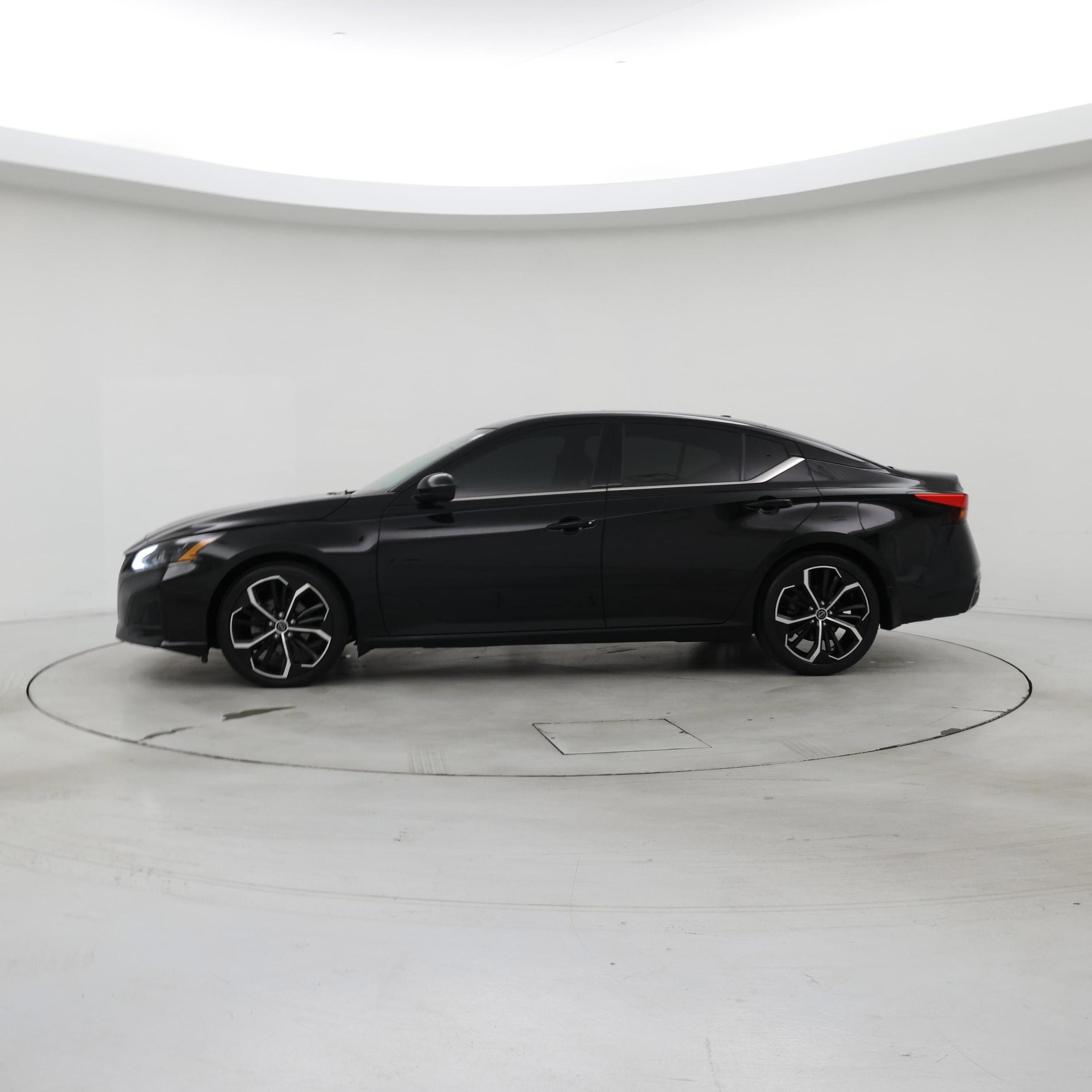 Thumbnail: 2023 Nissan Altima - 3