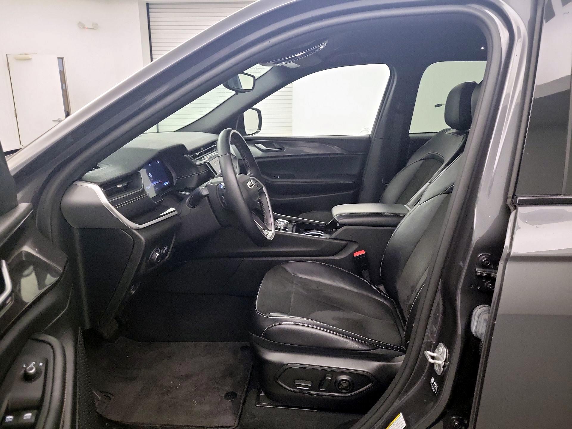 Thumbnail: 2022 Jeep Grand Cherokee - 9