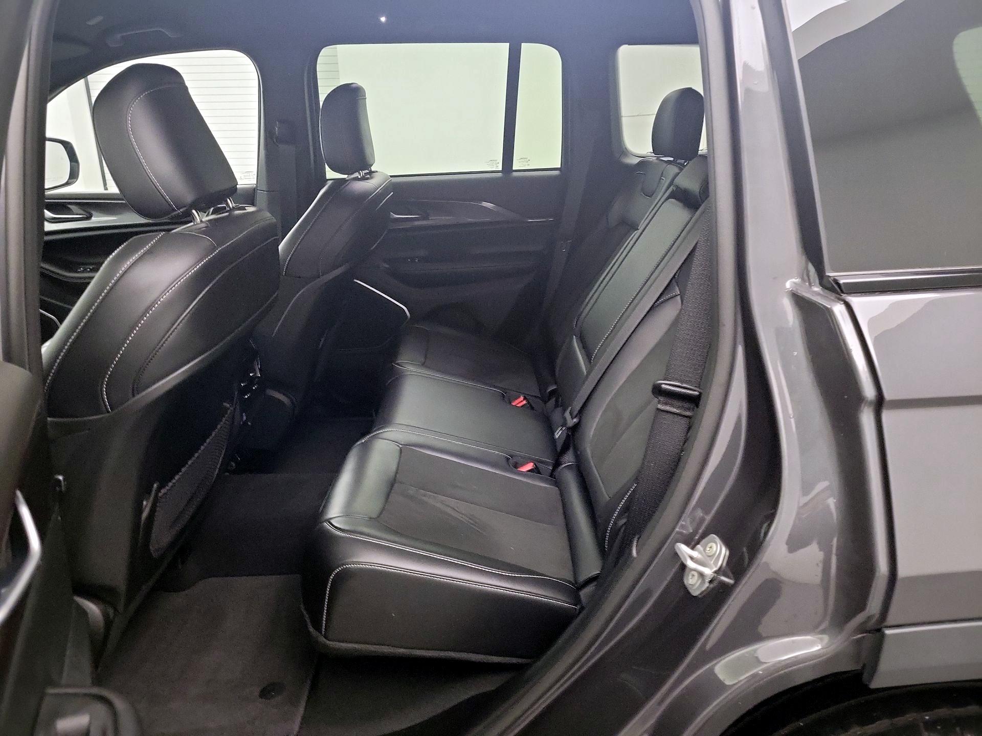 Thumbnail: 2022 Jeep Grand Cherokee - 17