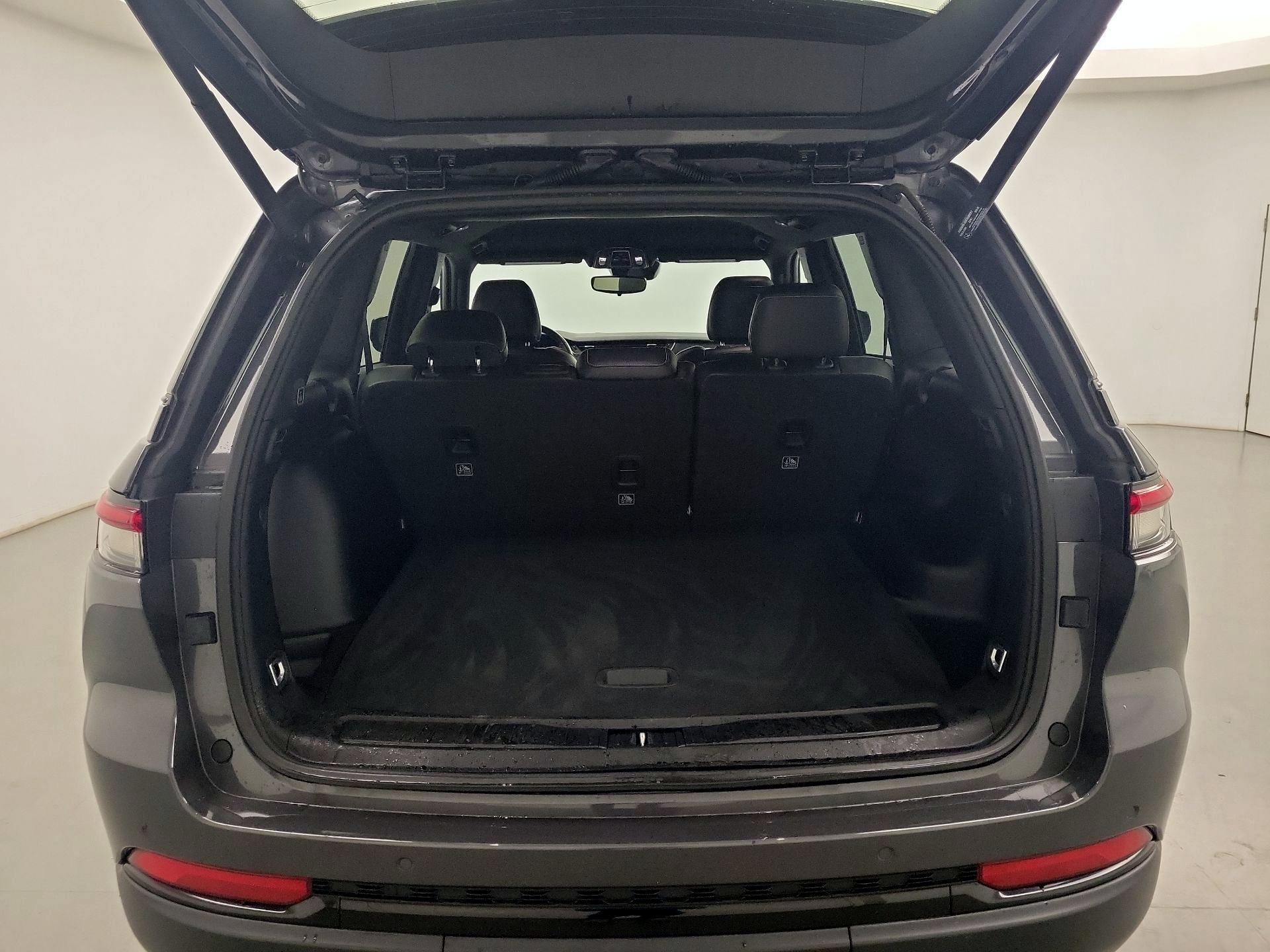 Thumbnail: 2022 Jeep Grand Cherokee - 18