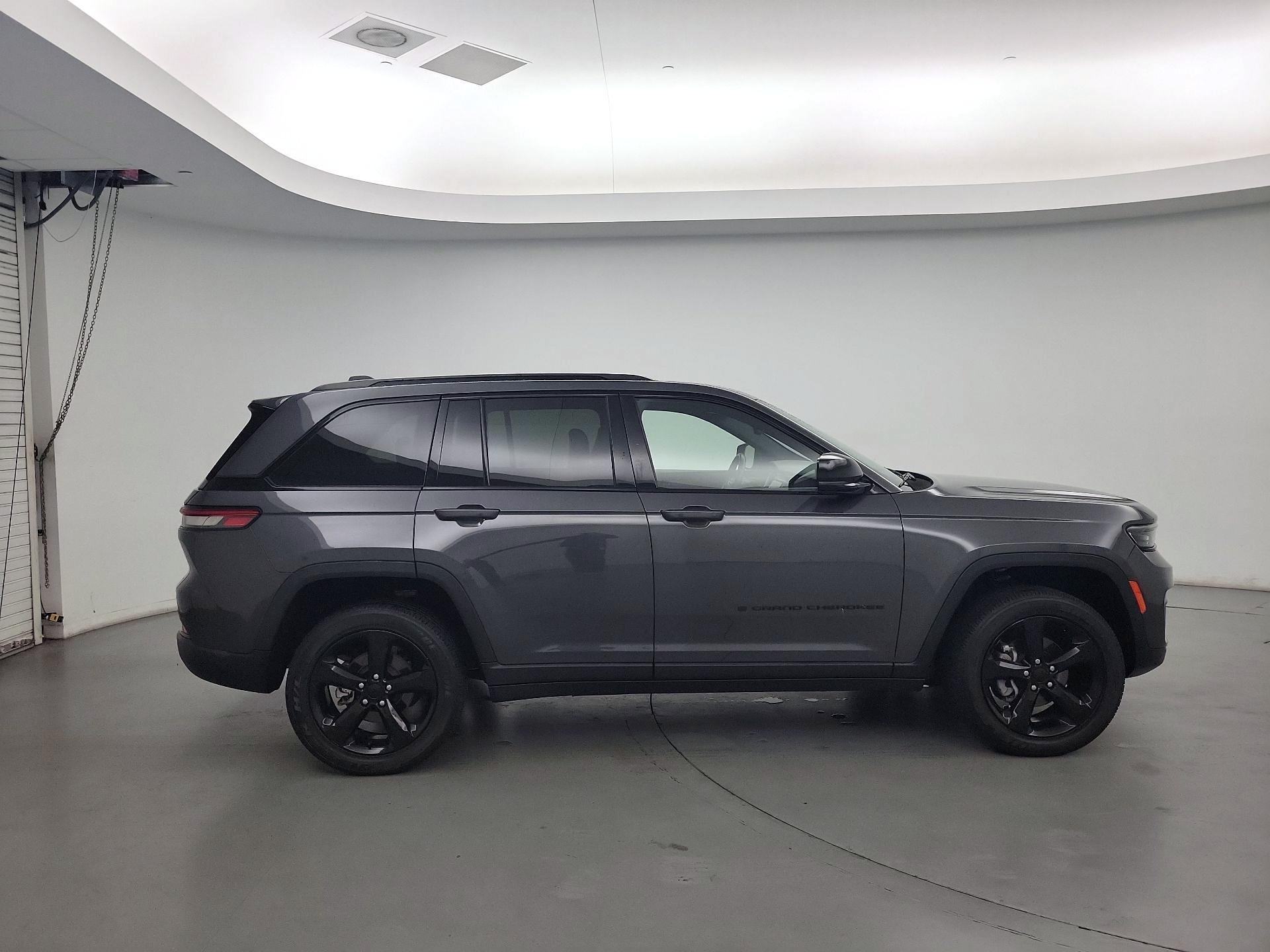 Thumbnail: 2022 Jeep Grand Cherokee - 4