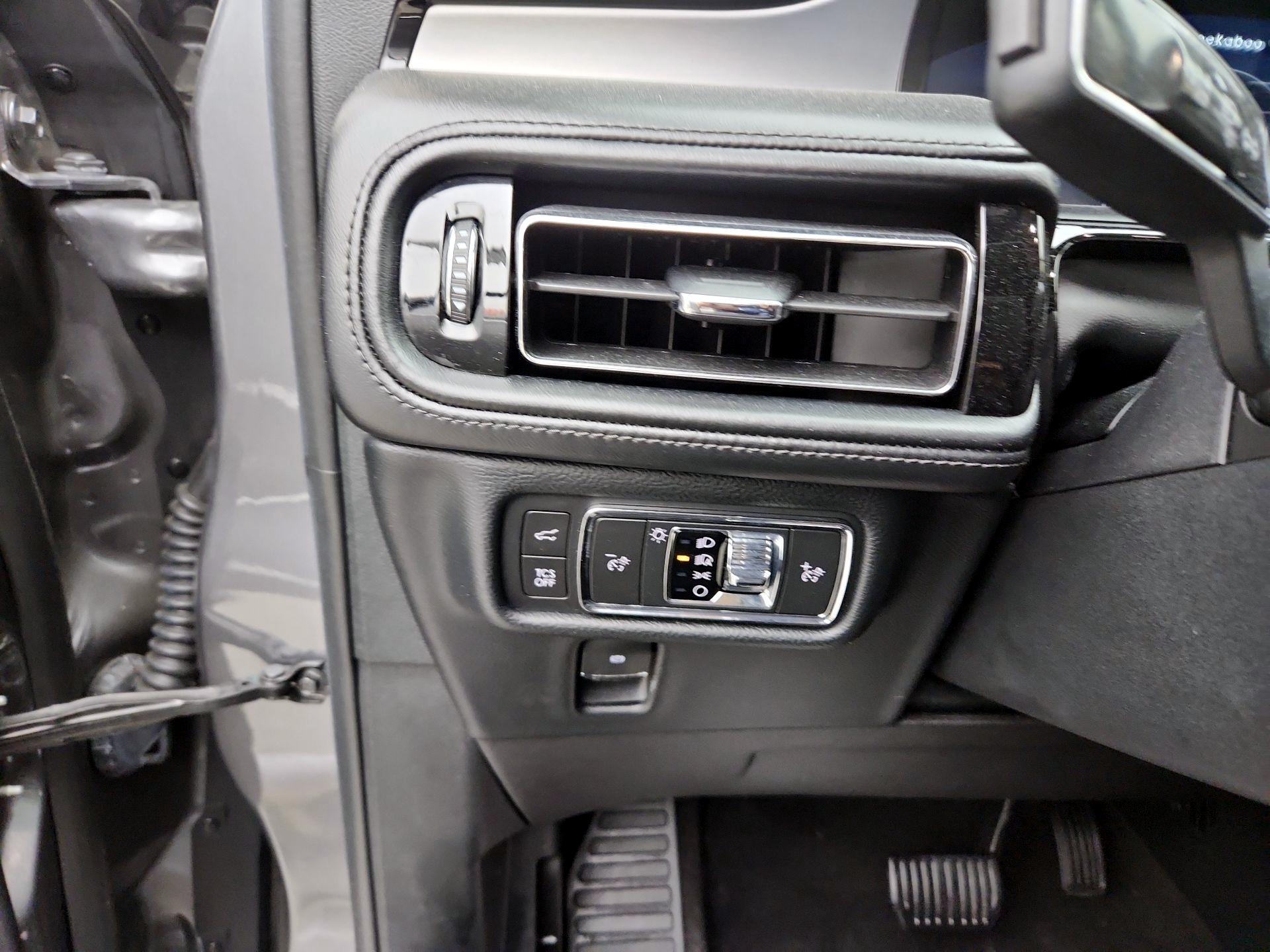 Thumbnail: 2021 Lincoln Nautilus - 13