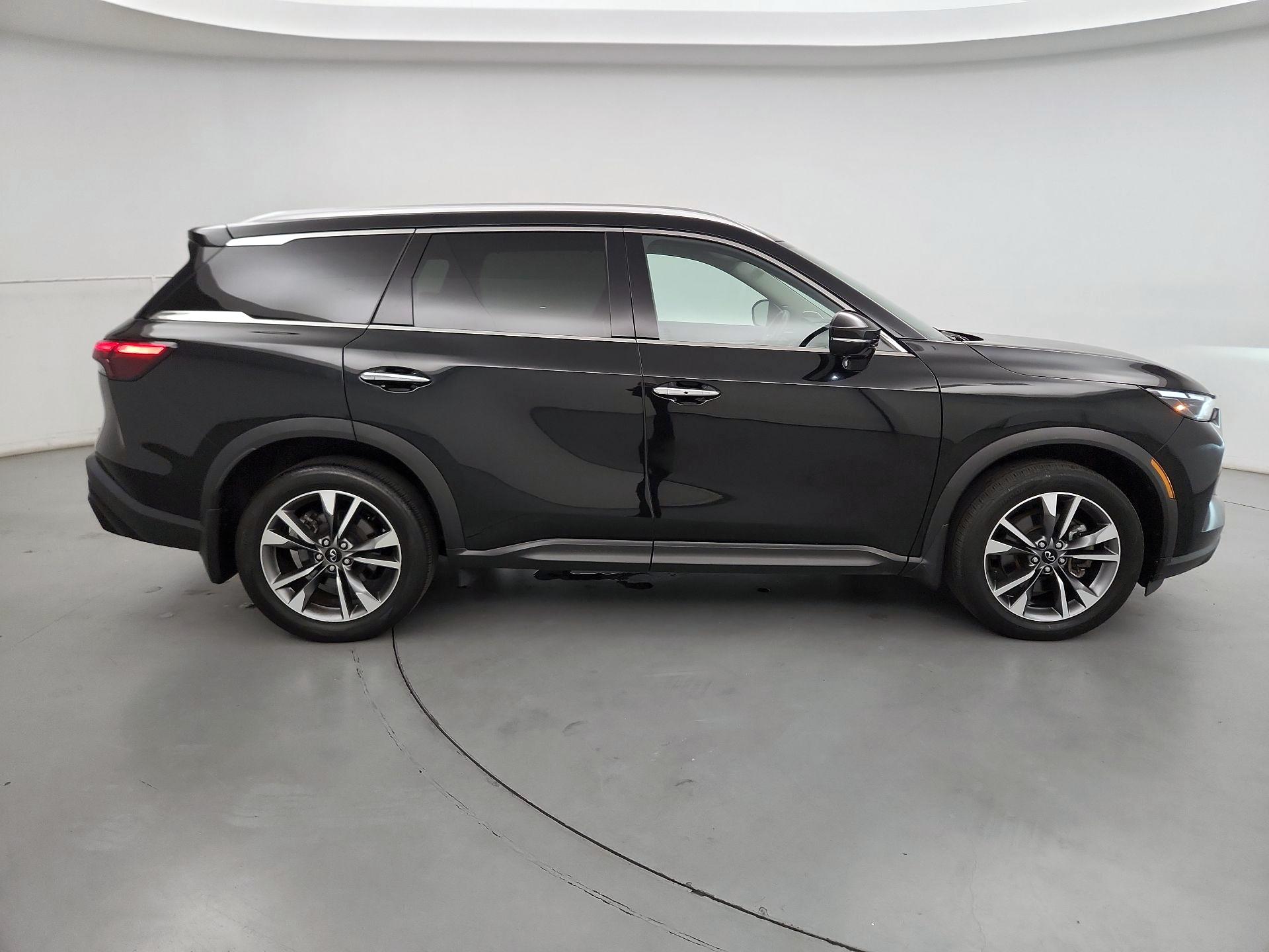 Thumbnail: 2023 INFINITI QX60 - 4