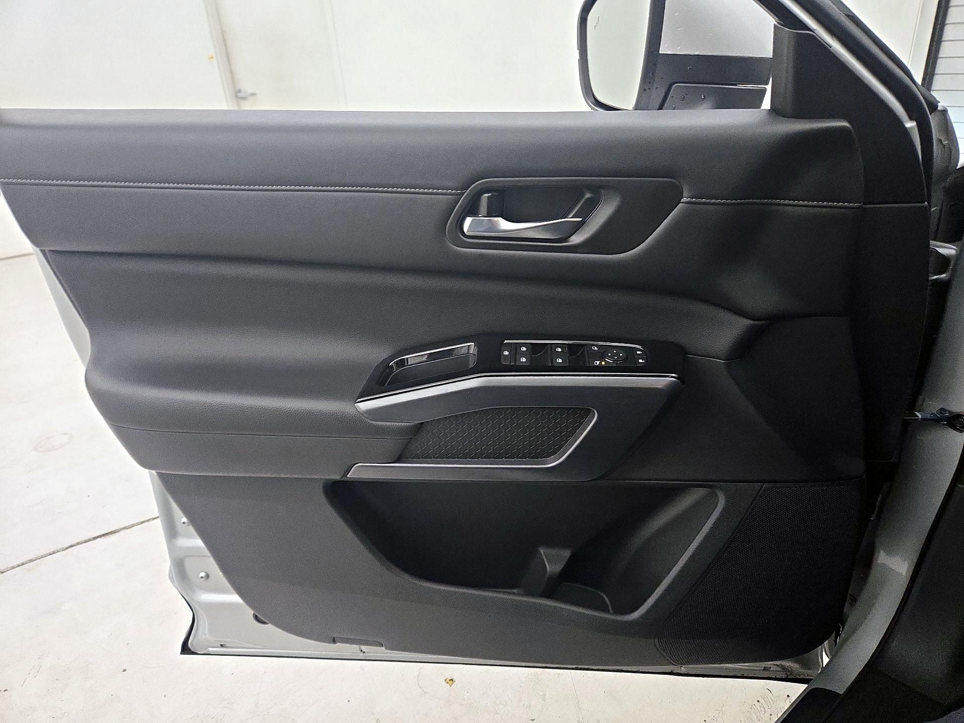 Thumbnail: 2023 Nissan Pathfinder - 12