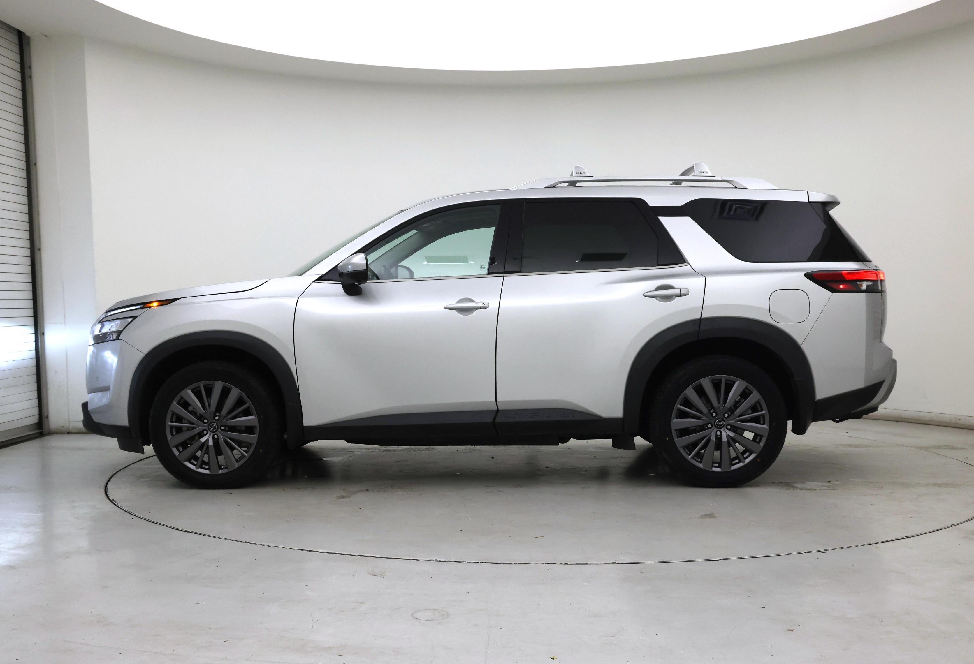 Thumbnail: 2023 Nissan Pathfinder - 3