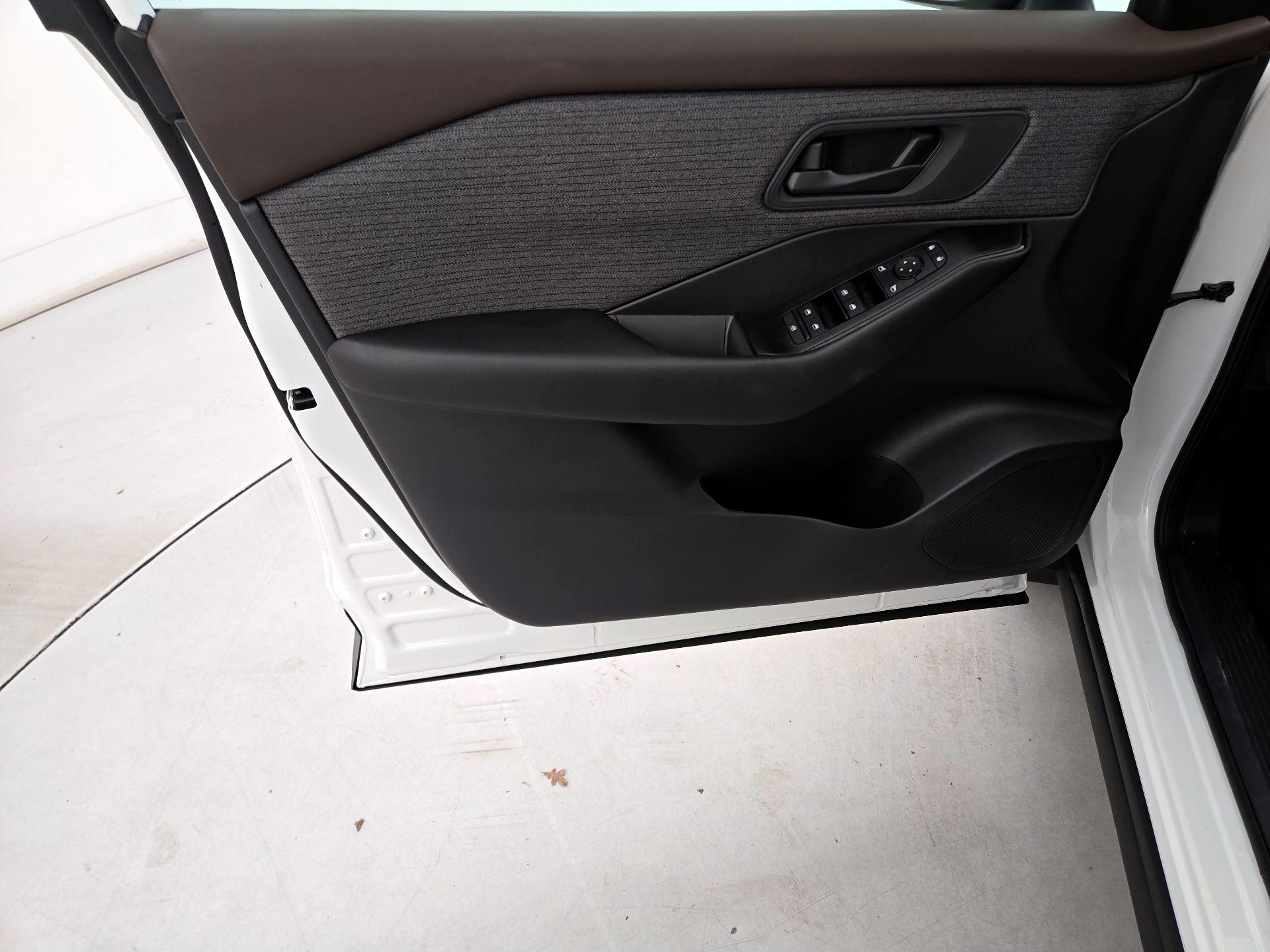 Thumbnail: 2023 Nissan Rogue - 12