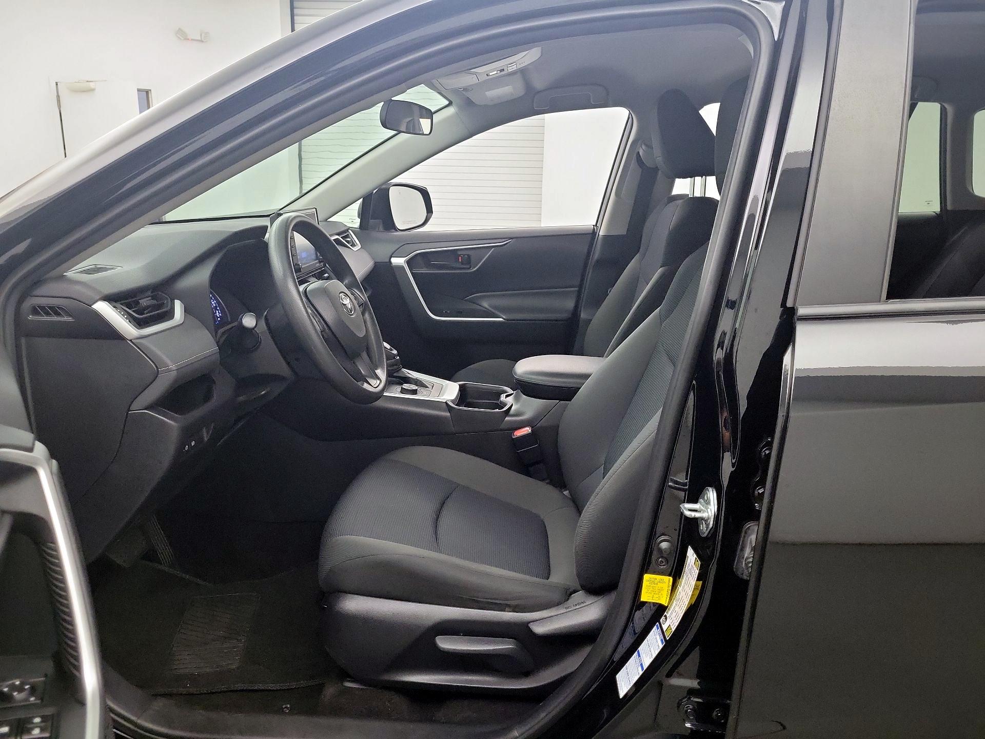 Thumbnail: 2021 Toyota RAV4 - 9