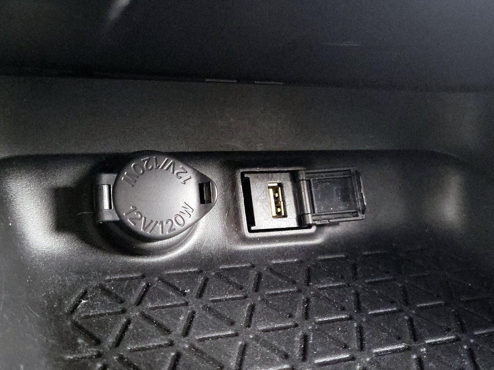 Thumbnail: 2021 Toyota RAV4 - 16