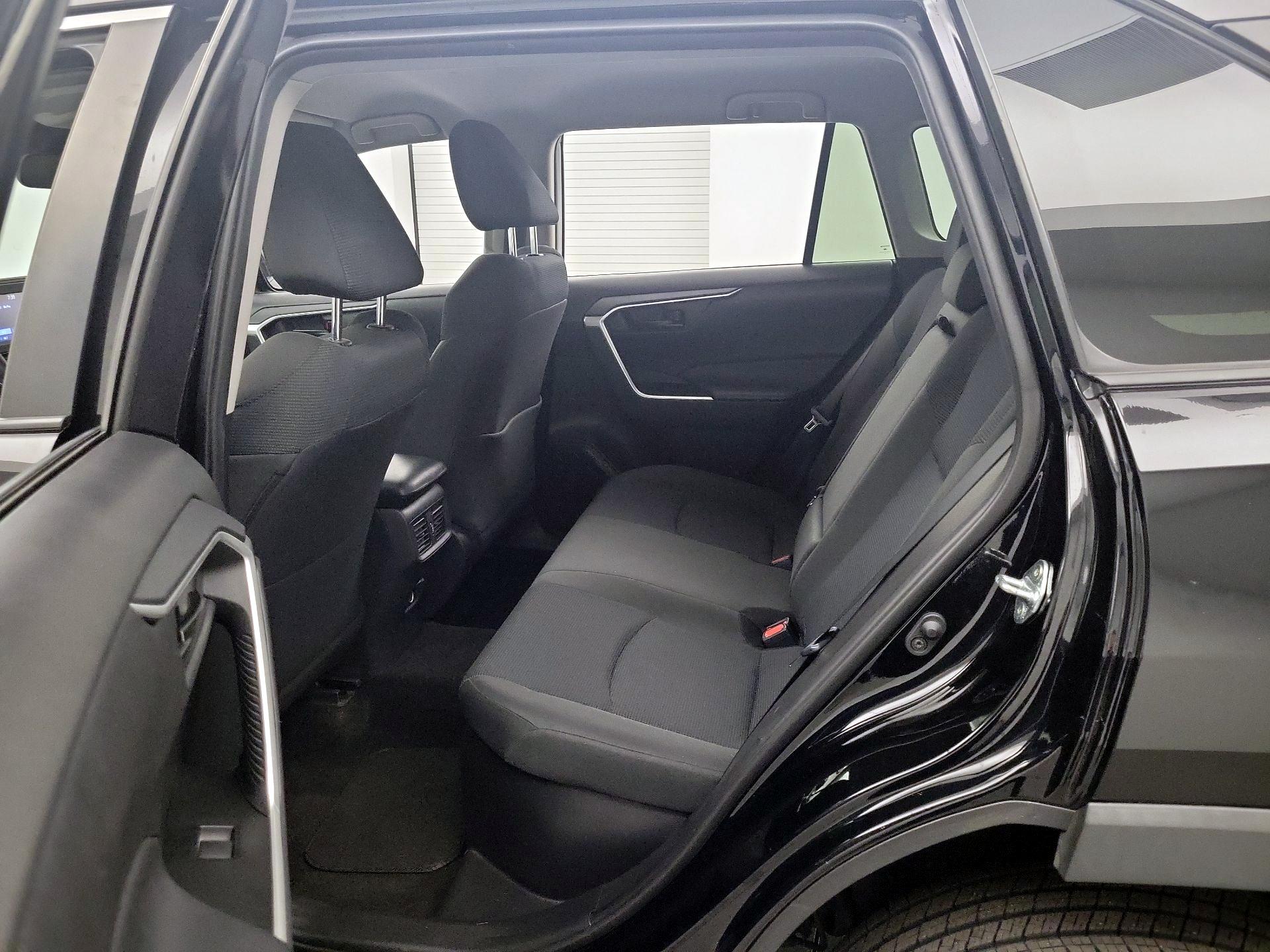 Thumbnail: 2021 Toyota RAV4 - 17