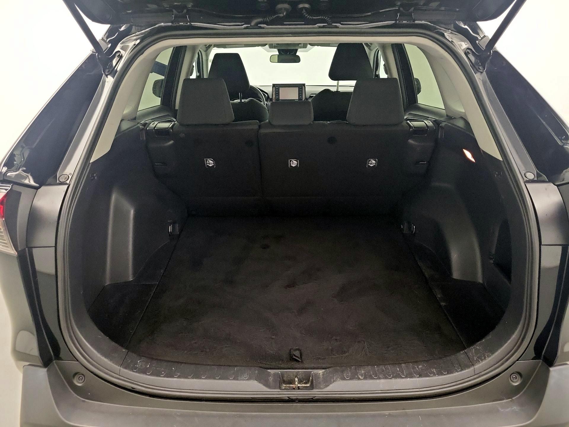 Thumbnail: 2021 Toyota RAV4 - 18