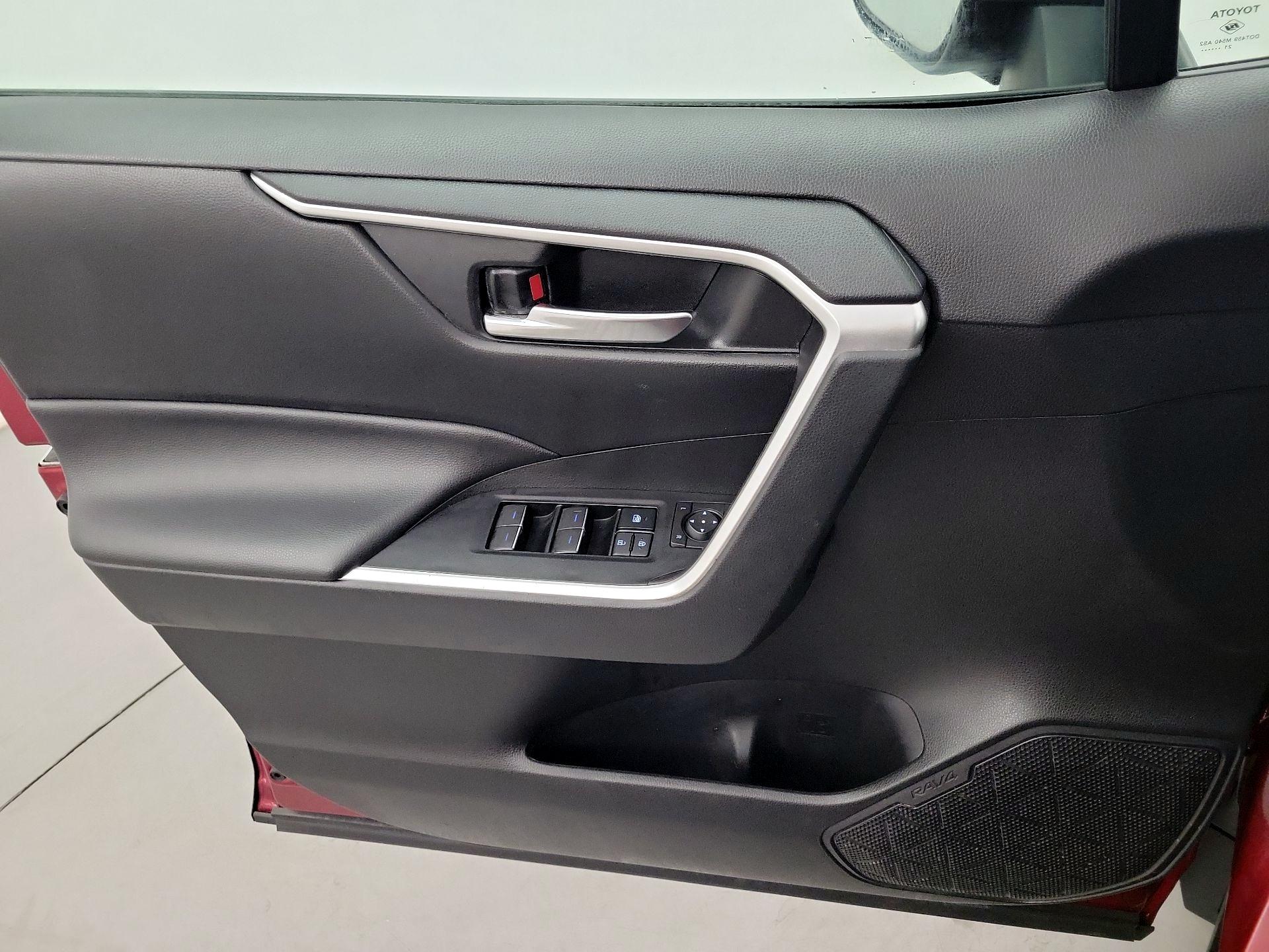 Thumbnail: 2022 Toyota RAV4 - 10