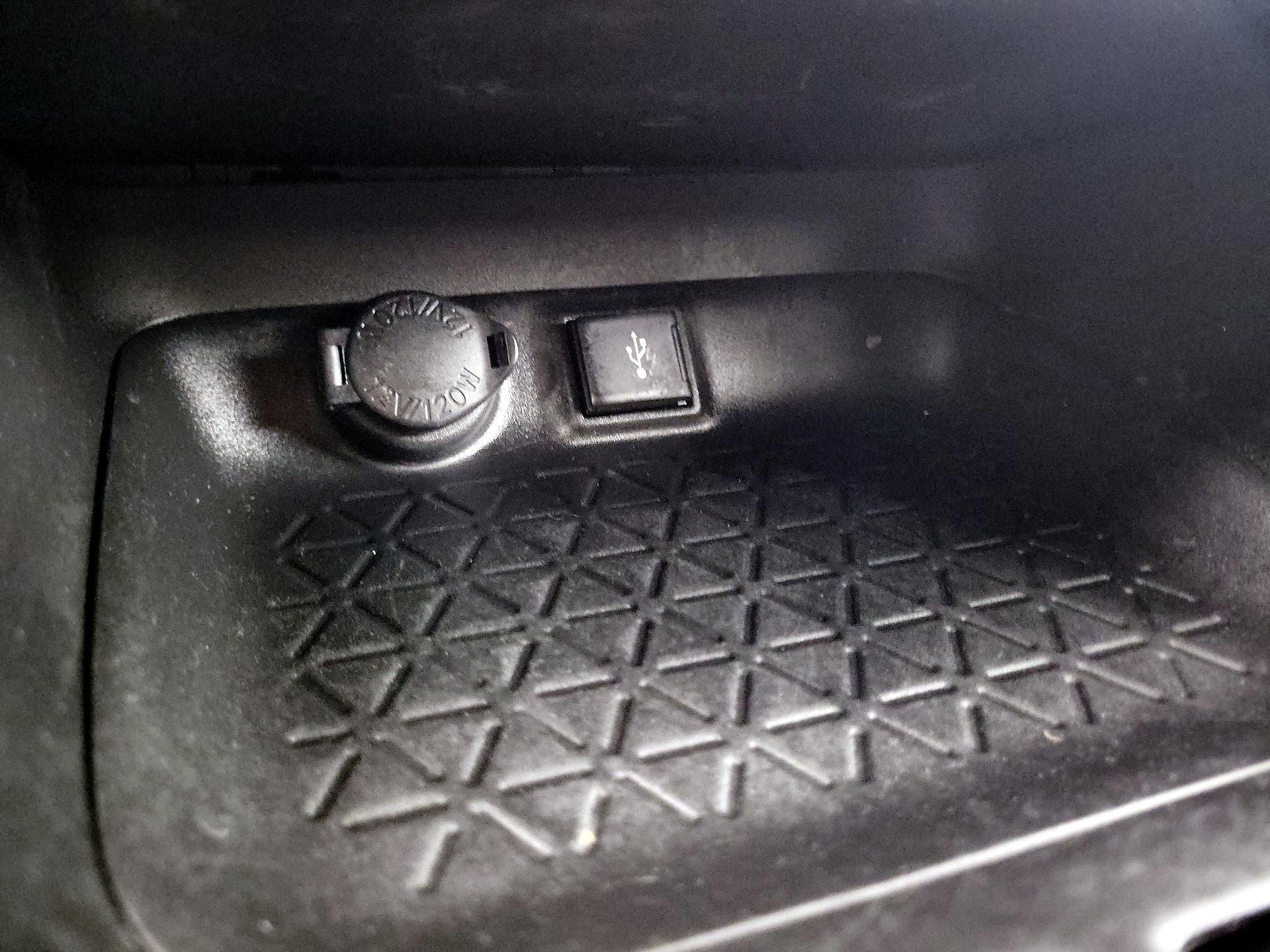 Thumbnail: 2022 Toyota RAV4 - 16