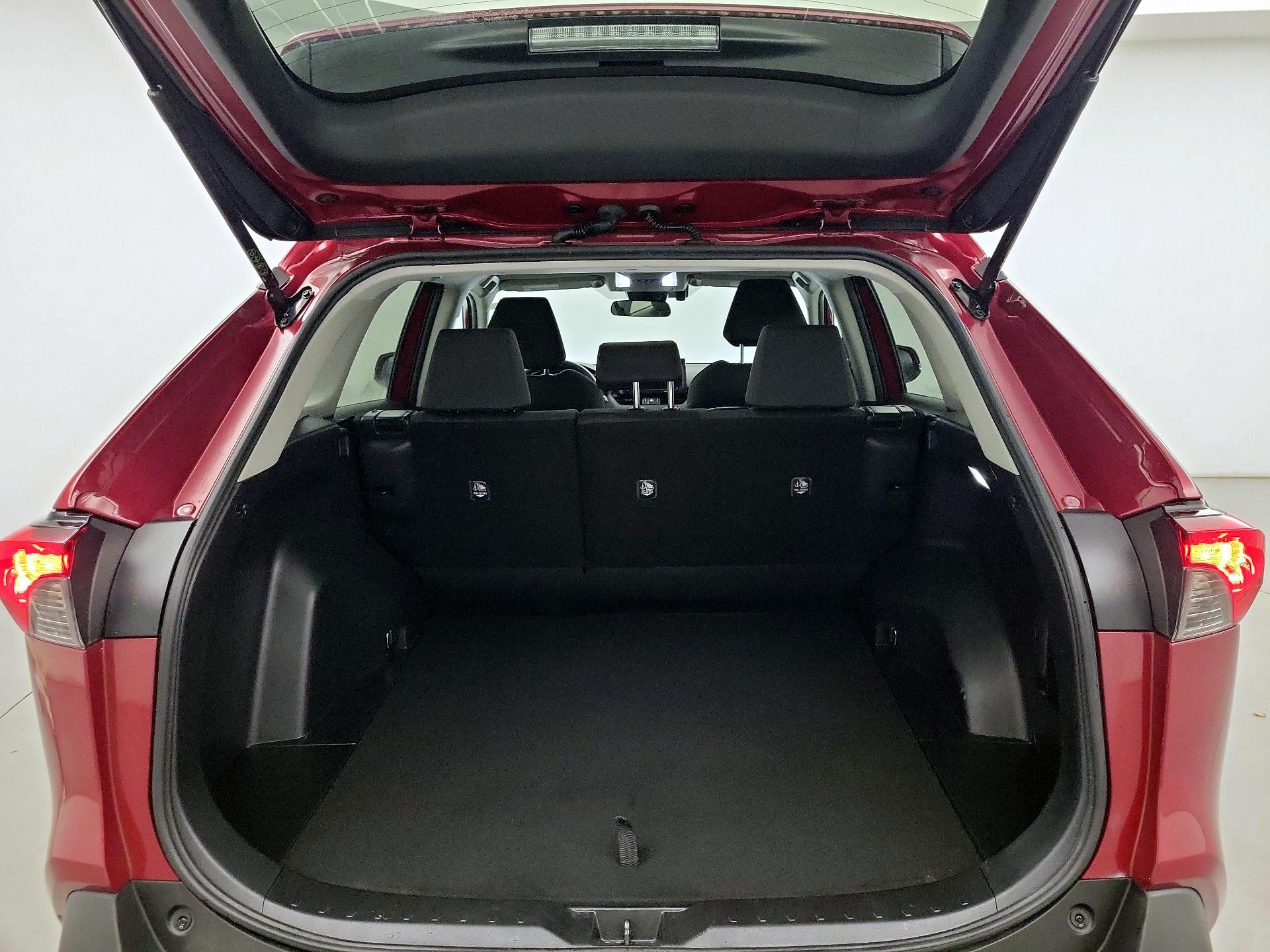 Thumbnail: 2022 Toyota RAV4 - 18