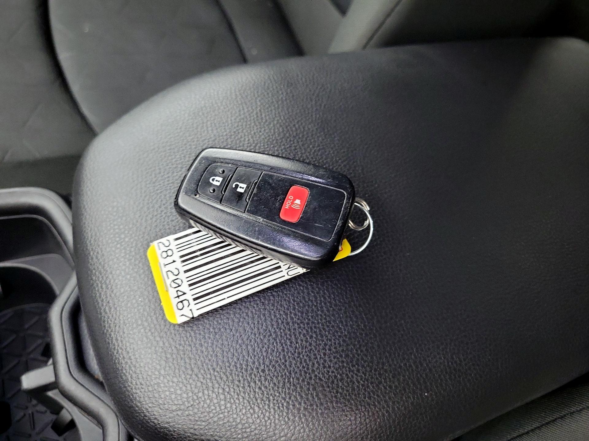 Thumbnail: 2022 Toyota RAV4 - 20