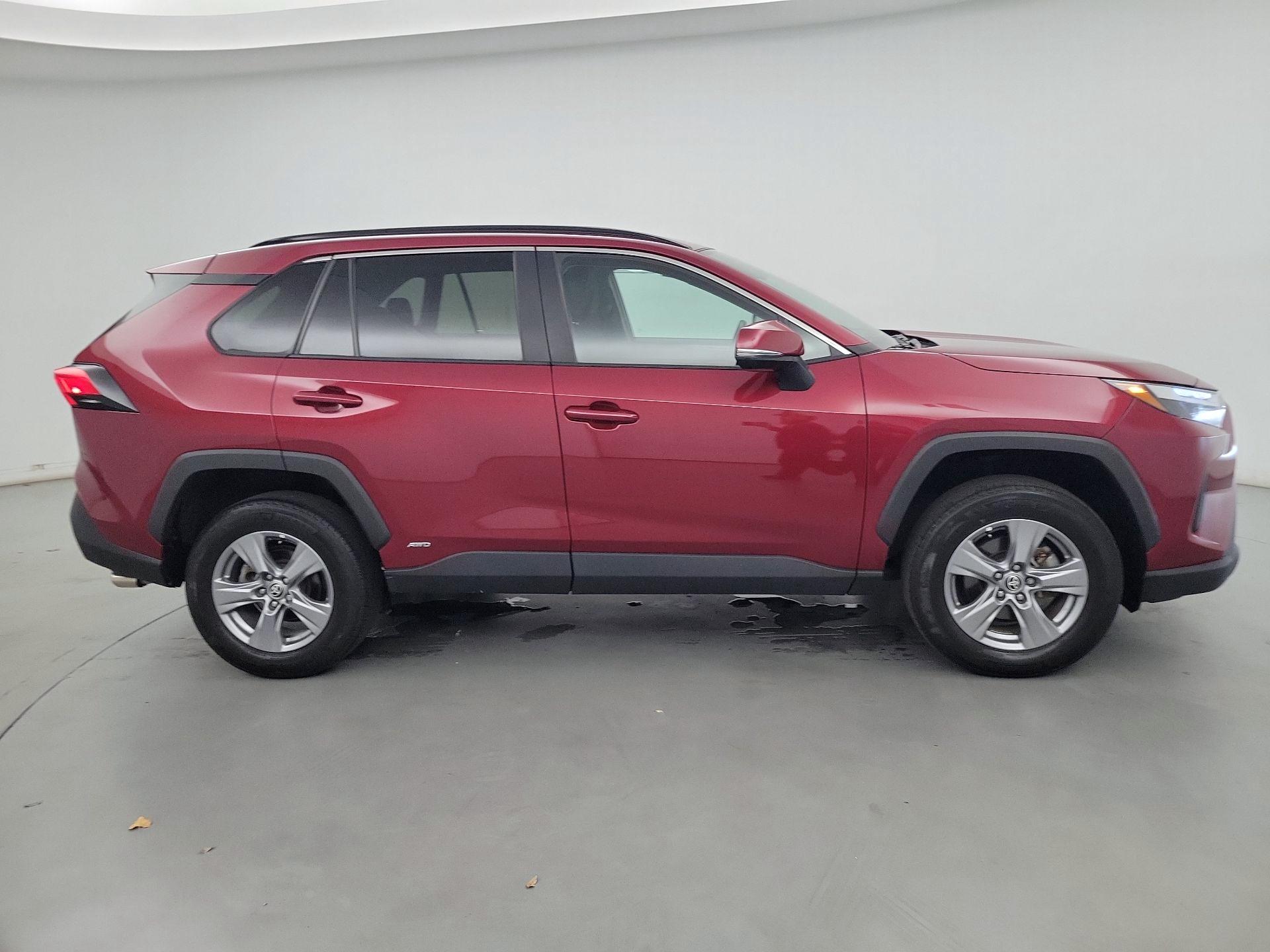 Thumbnail: 2022 Toyota RAV4 - 4