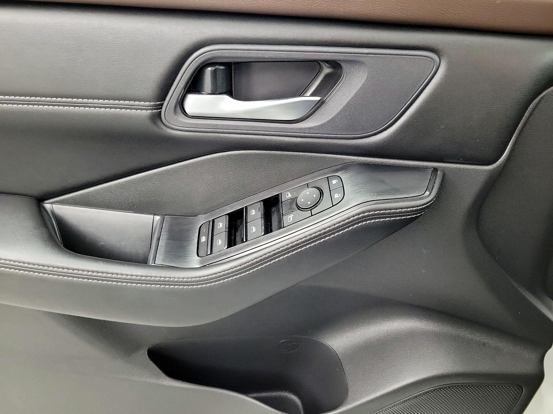 Thumbnail: 2023 Nissan Rogue - 10