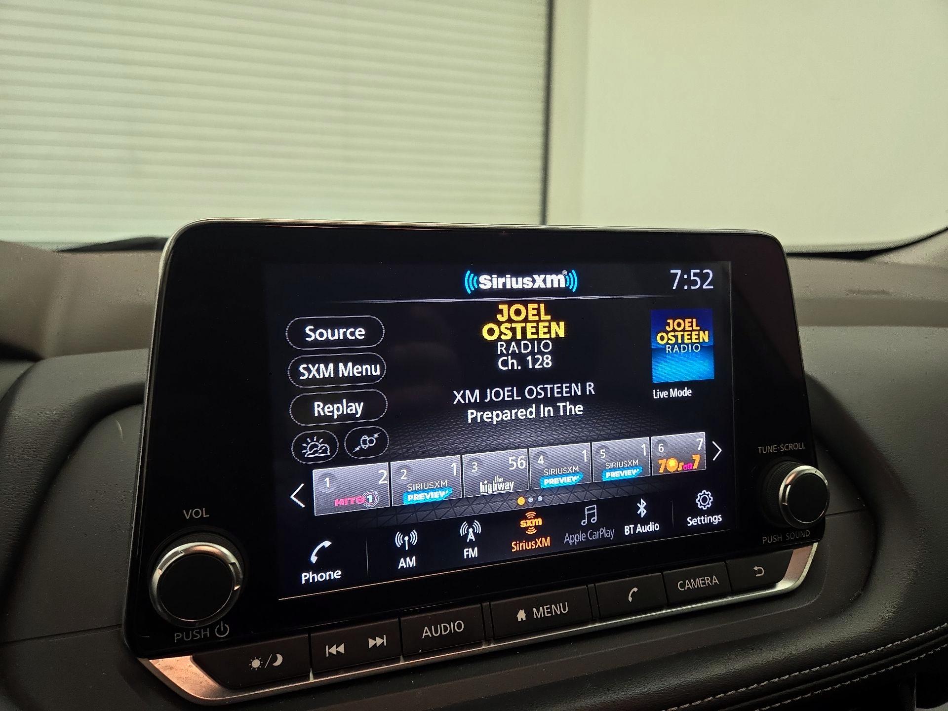 Thumbnail: 2022 Nissan Rogue - 15