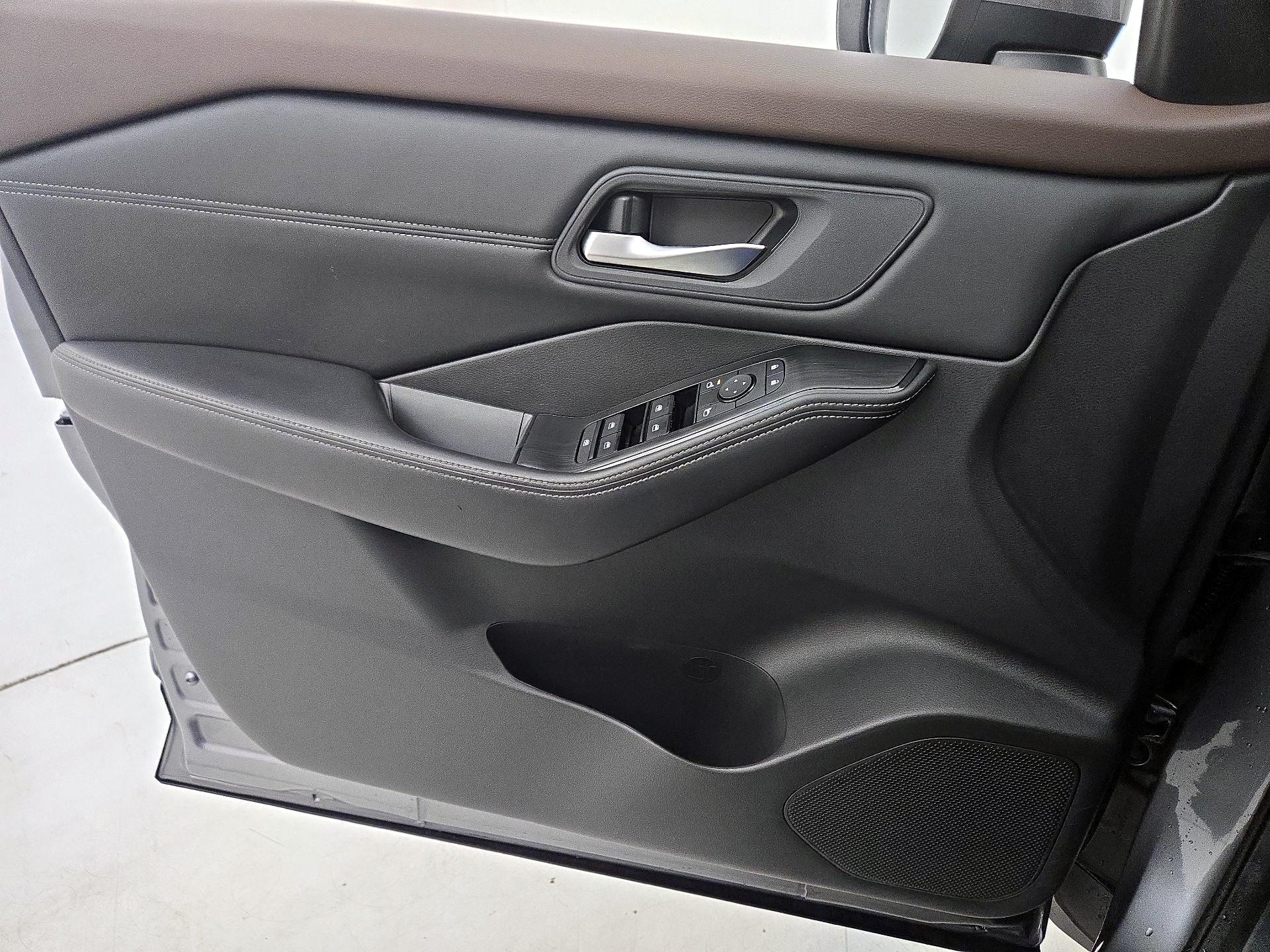 Thumbnail: 2022 Nissan Rogue - 12