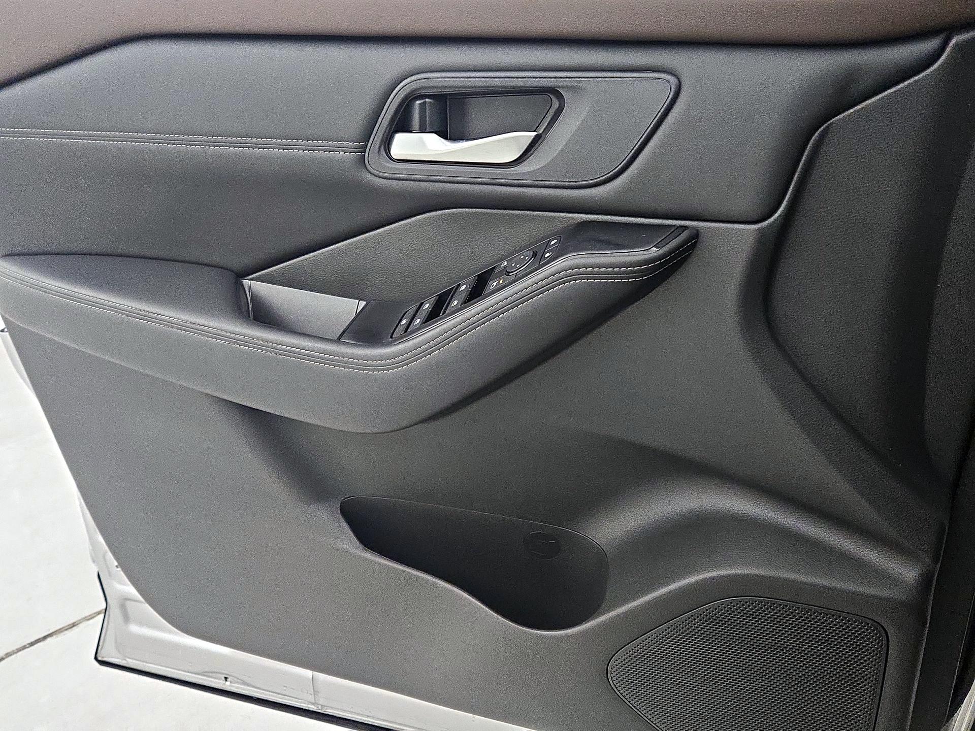 Thumbnail: 2023 Nissan Rogue - 12