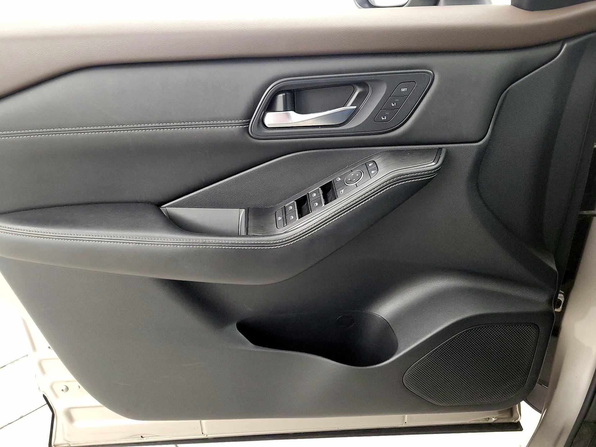 Thumbnail: 2023 Nissan Rogue - 12