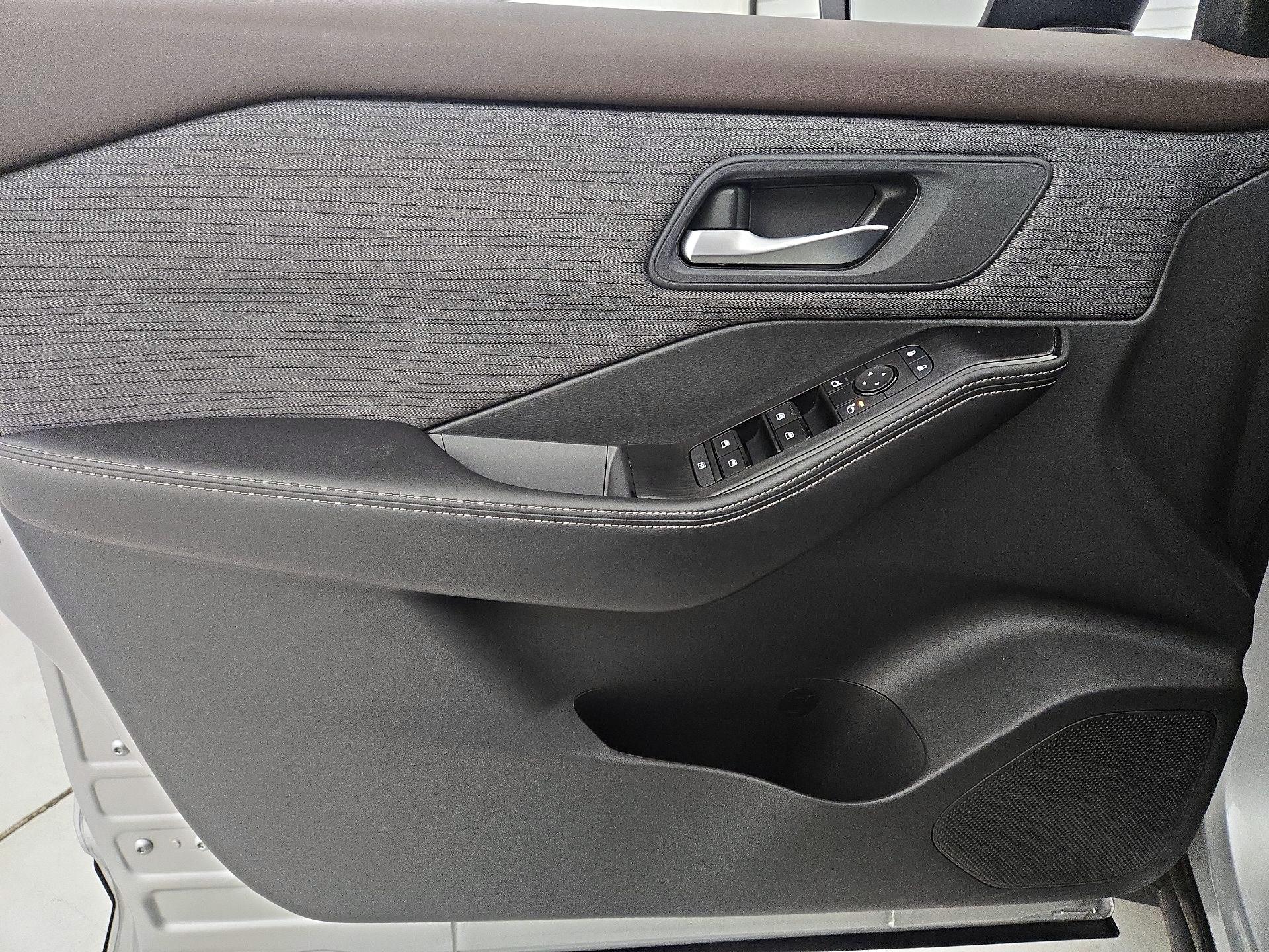 Thumbnail: 2022 Nissan Rogue - 12