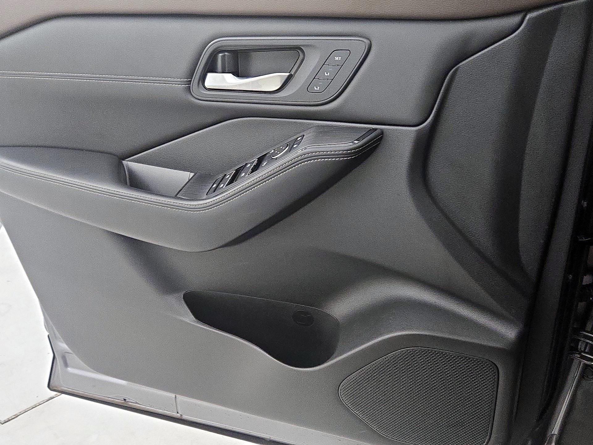 Thumbnail: 2023 Nissan Rogue - 12