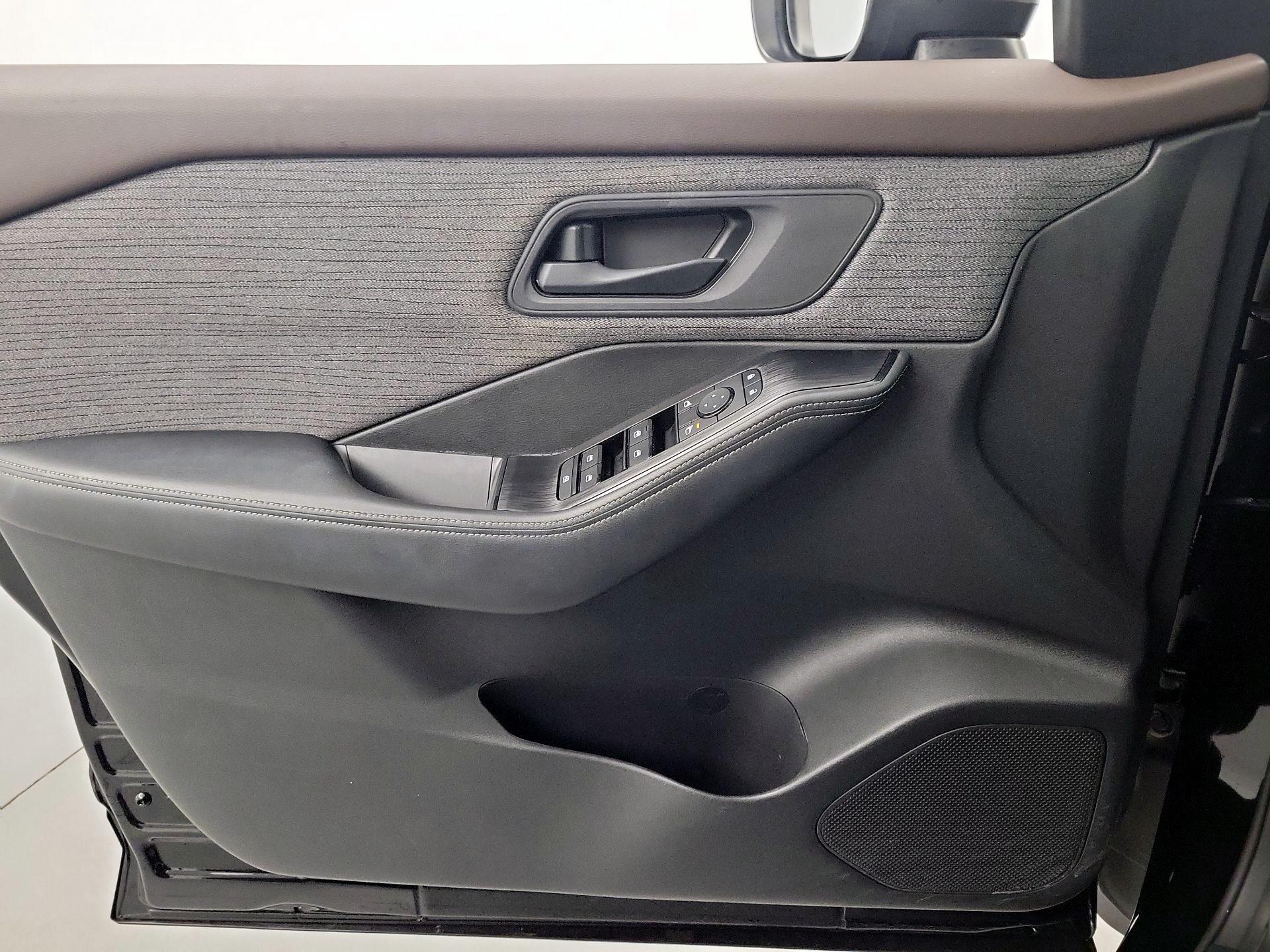 Thumbnail: 2022 Nissan Rogue - 10