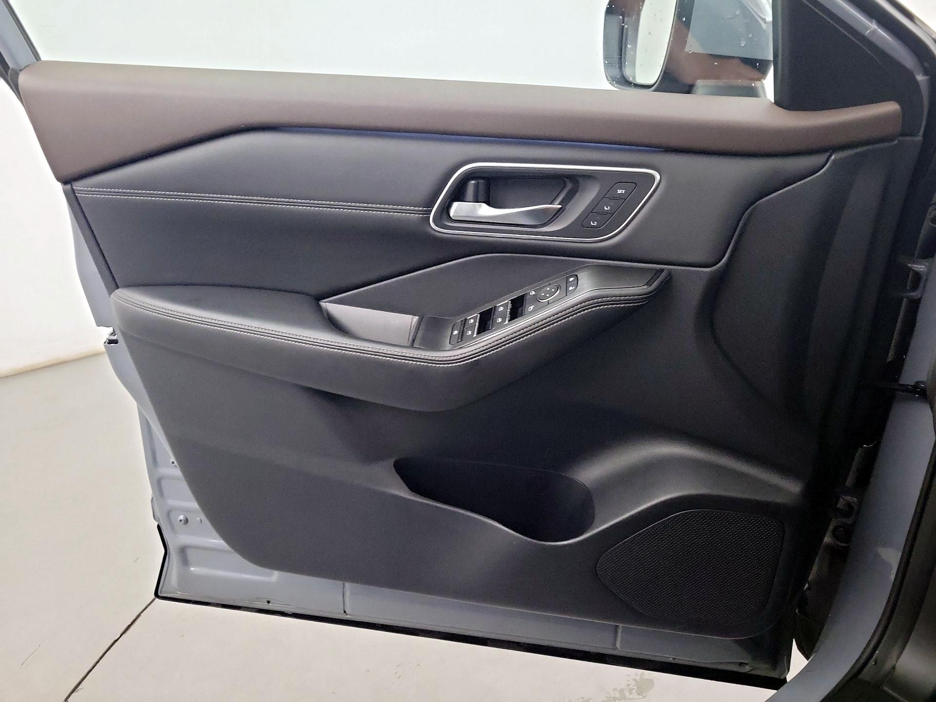 Thumbnail: 2023 Nissan Rogue - 10