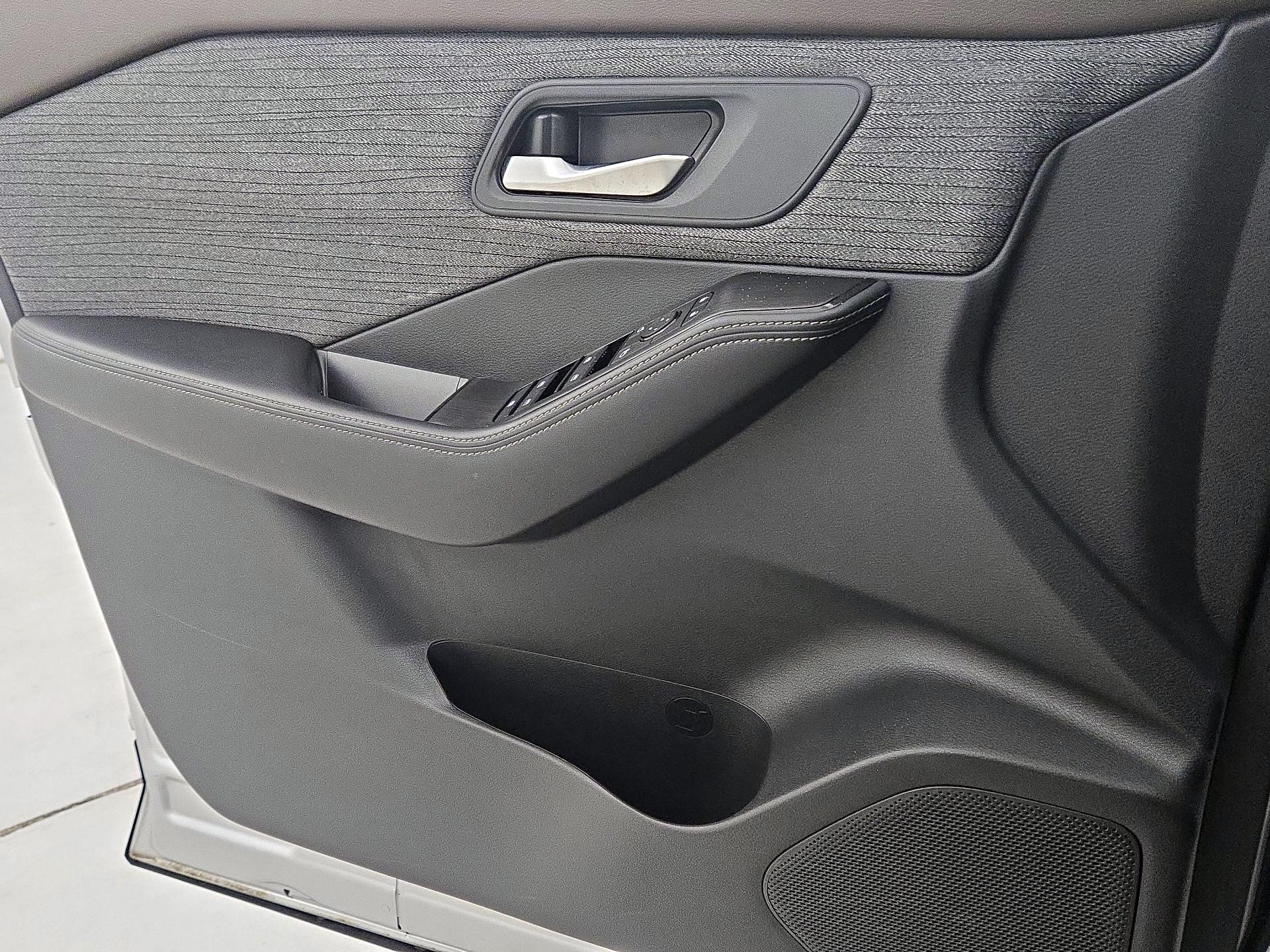 Thumbnail: 2023 Nissan Rogue - 12