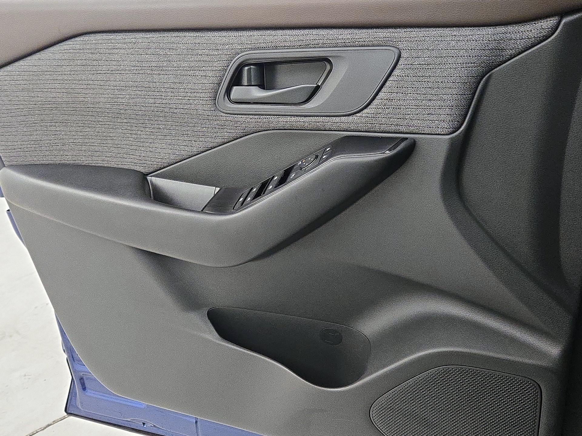 Thumbnail: 2023 Nissan Rogue - 12