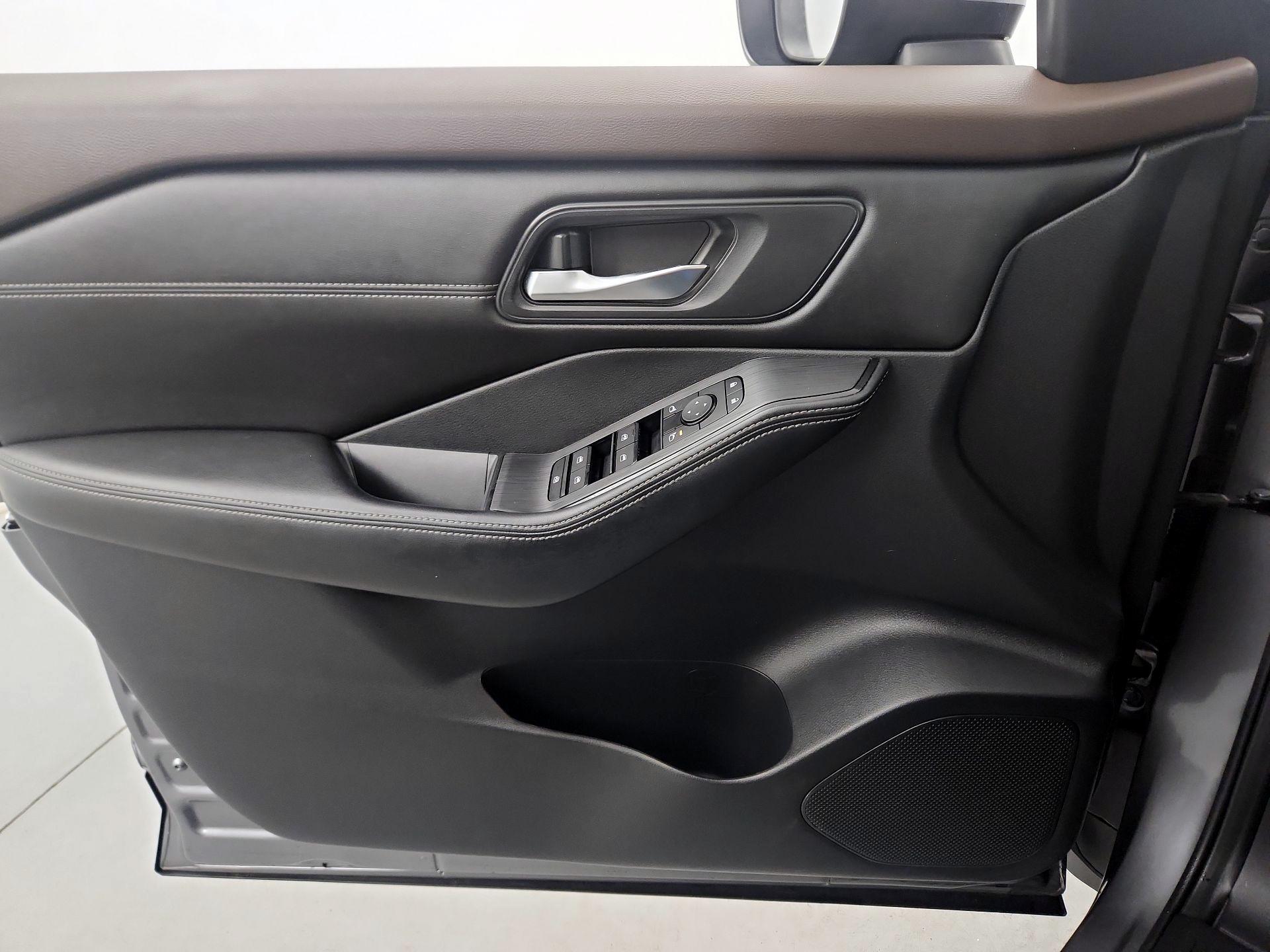 Thumbnail: 2023 Nissan Rogue - 10