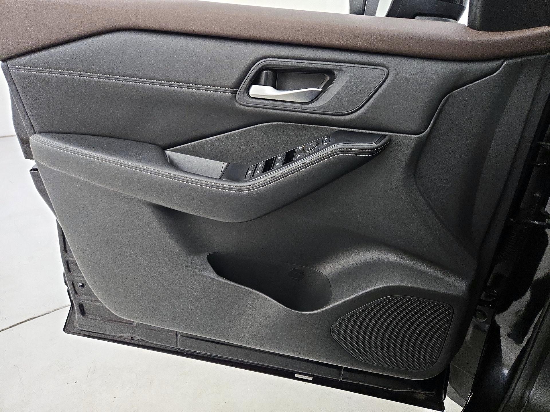 Thumbnail: 2023 Nissan Rogue - 12