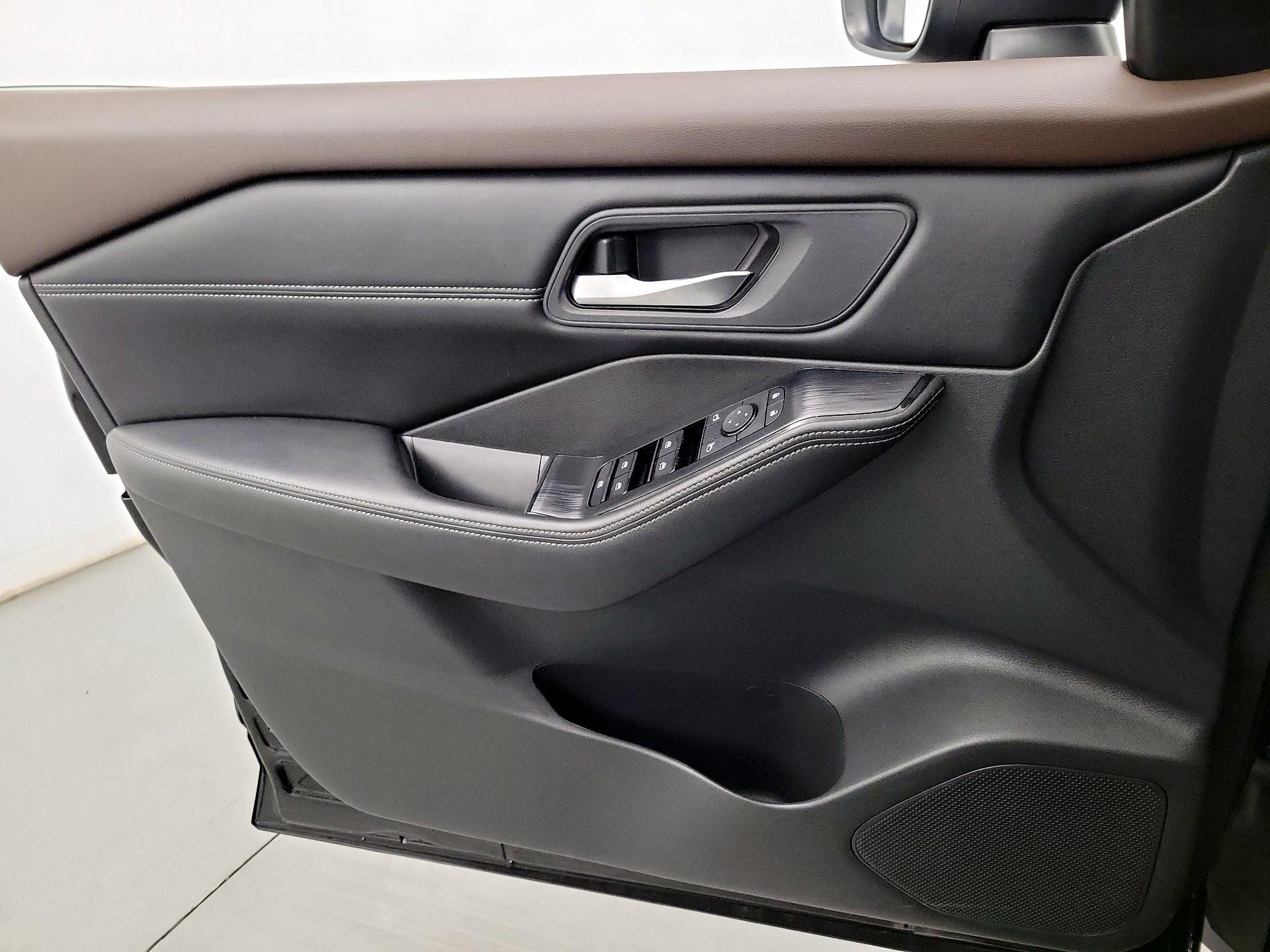 Thumbnail: 2022 Nissan Rogue - 10