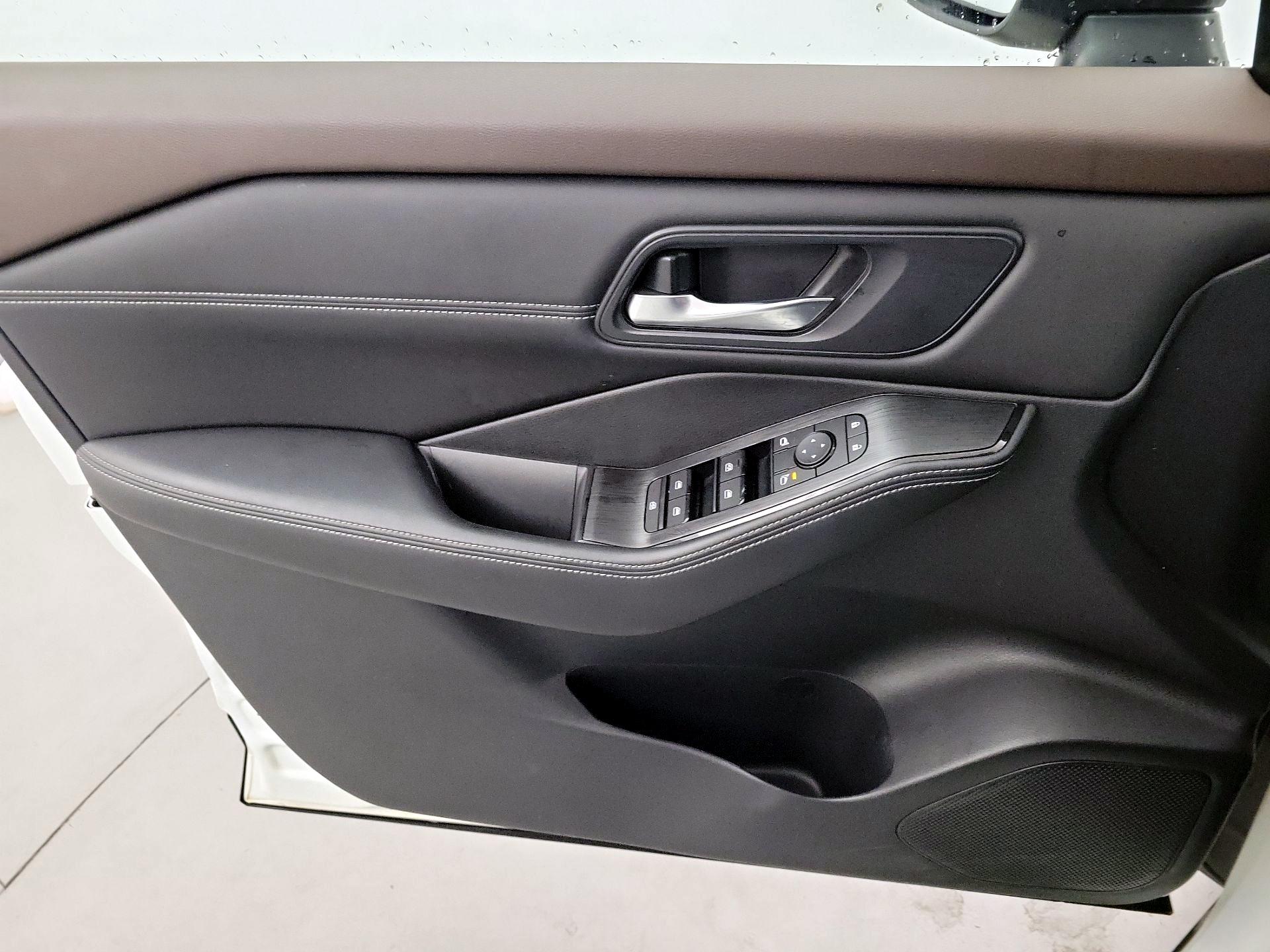 Thumbnail: 2022 Nissan Rogue - 10