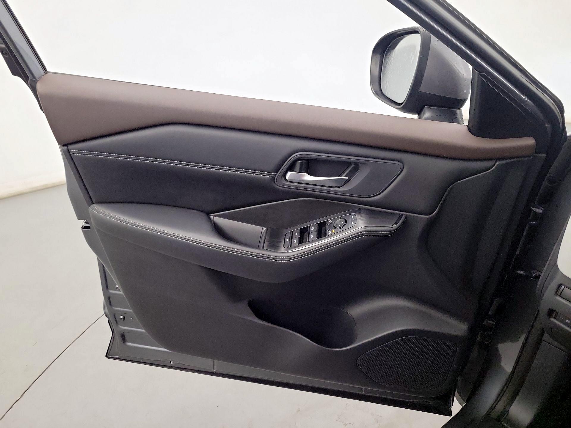 Thumbnail: 2023 Nissan Rogue - 10