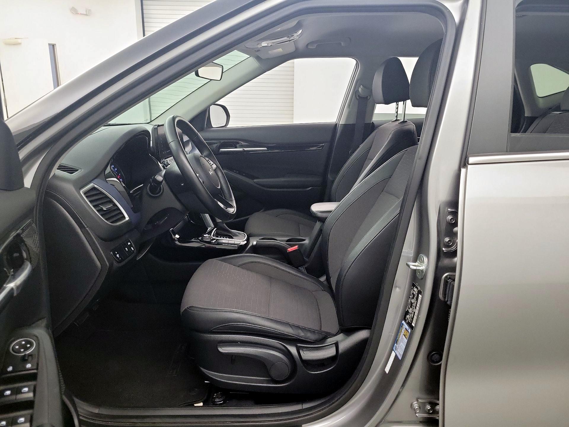 Thumbnail: 2023 Kia Seltos - 9