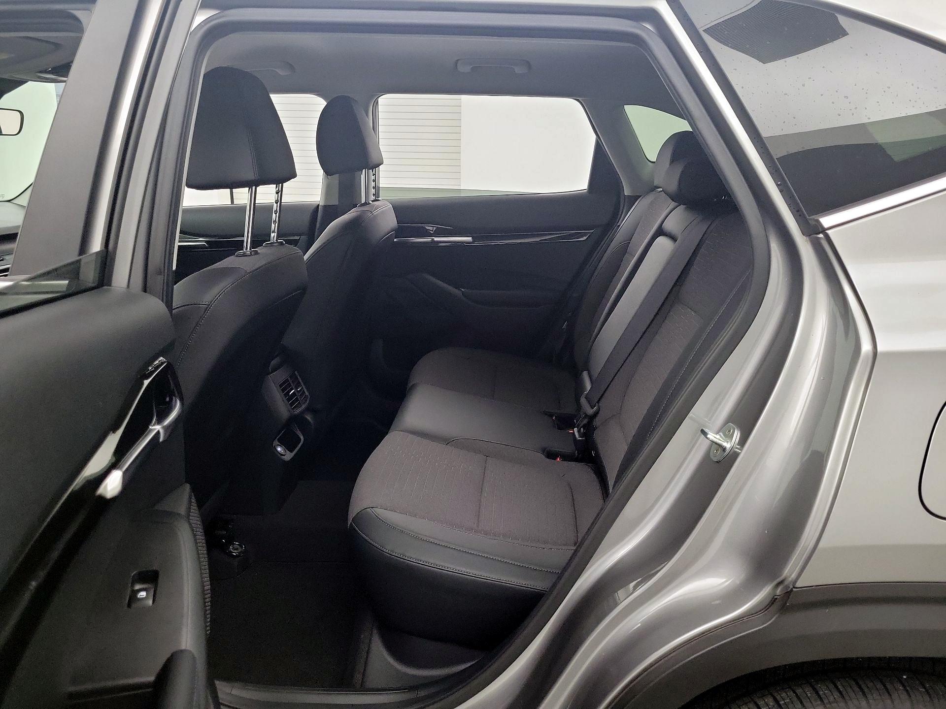 Thumbnail: 2023 Kia Seltos - 18