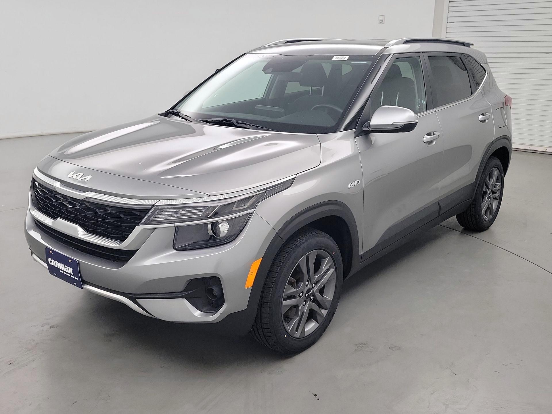 Thumbnail: 2023 Kia Seltos - 3